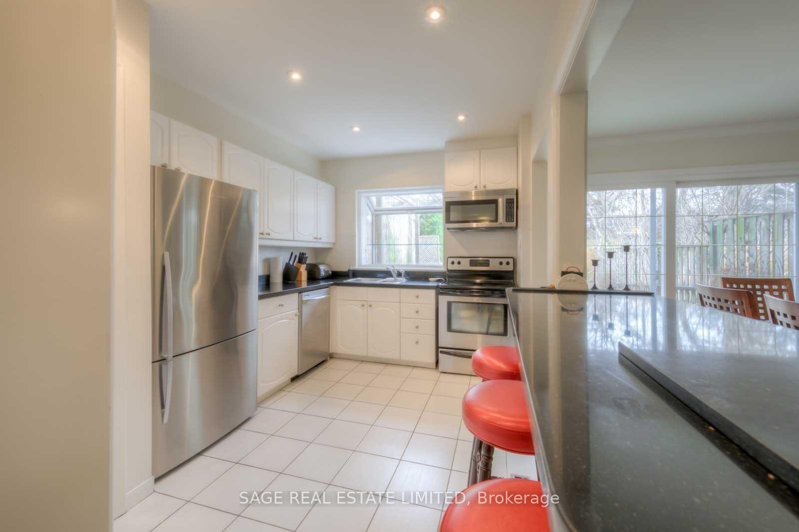 Photo 5 of Unit Main, 230 Balliol Street, Toronto, Mount Pleasant West — HOMEH