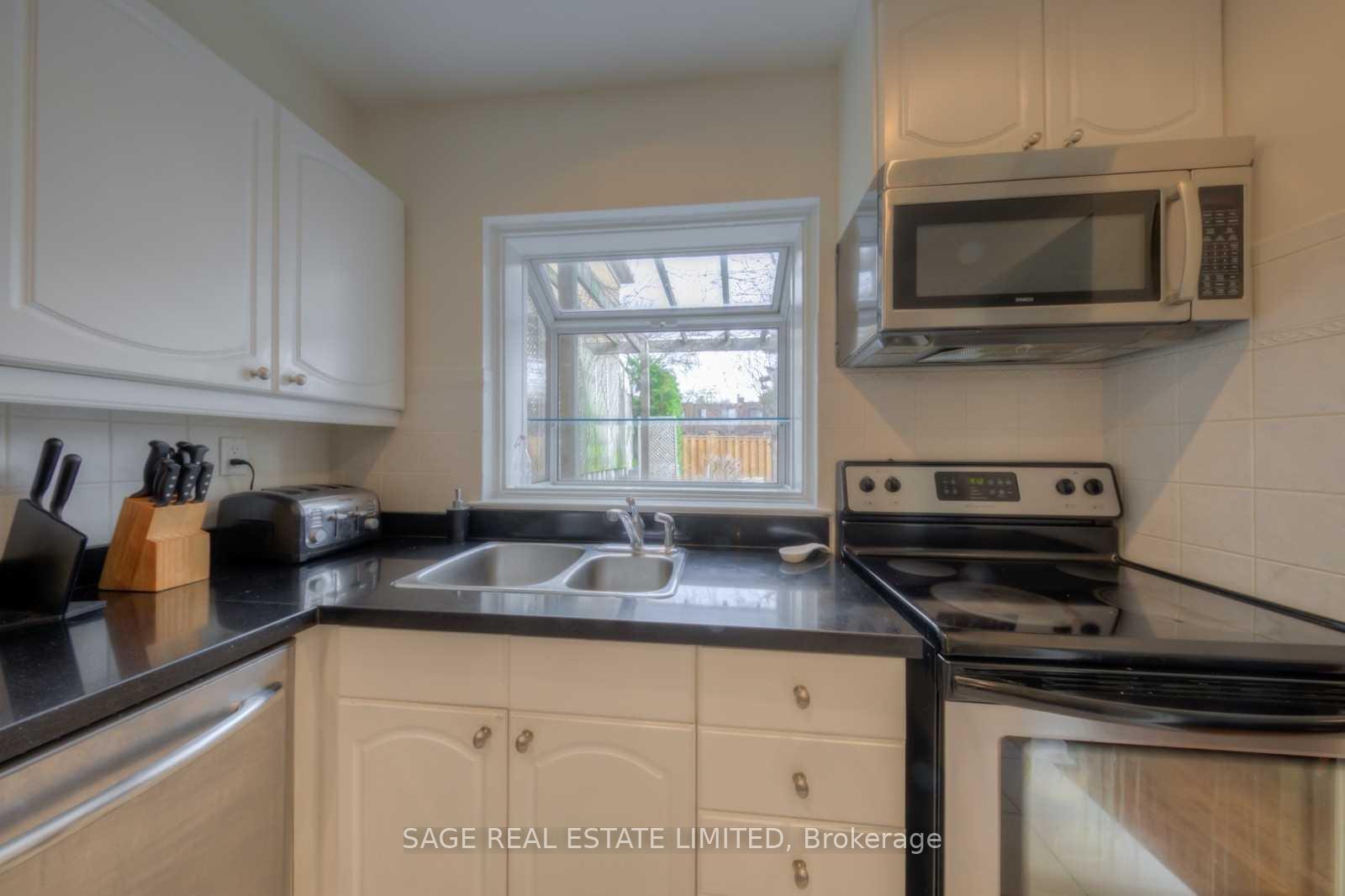 Photo 6 of Unit Main, 230 Balliol Street, Toronto, Mount Pleasant West — HOMEH