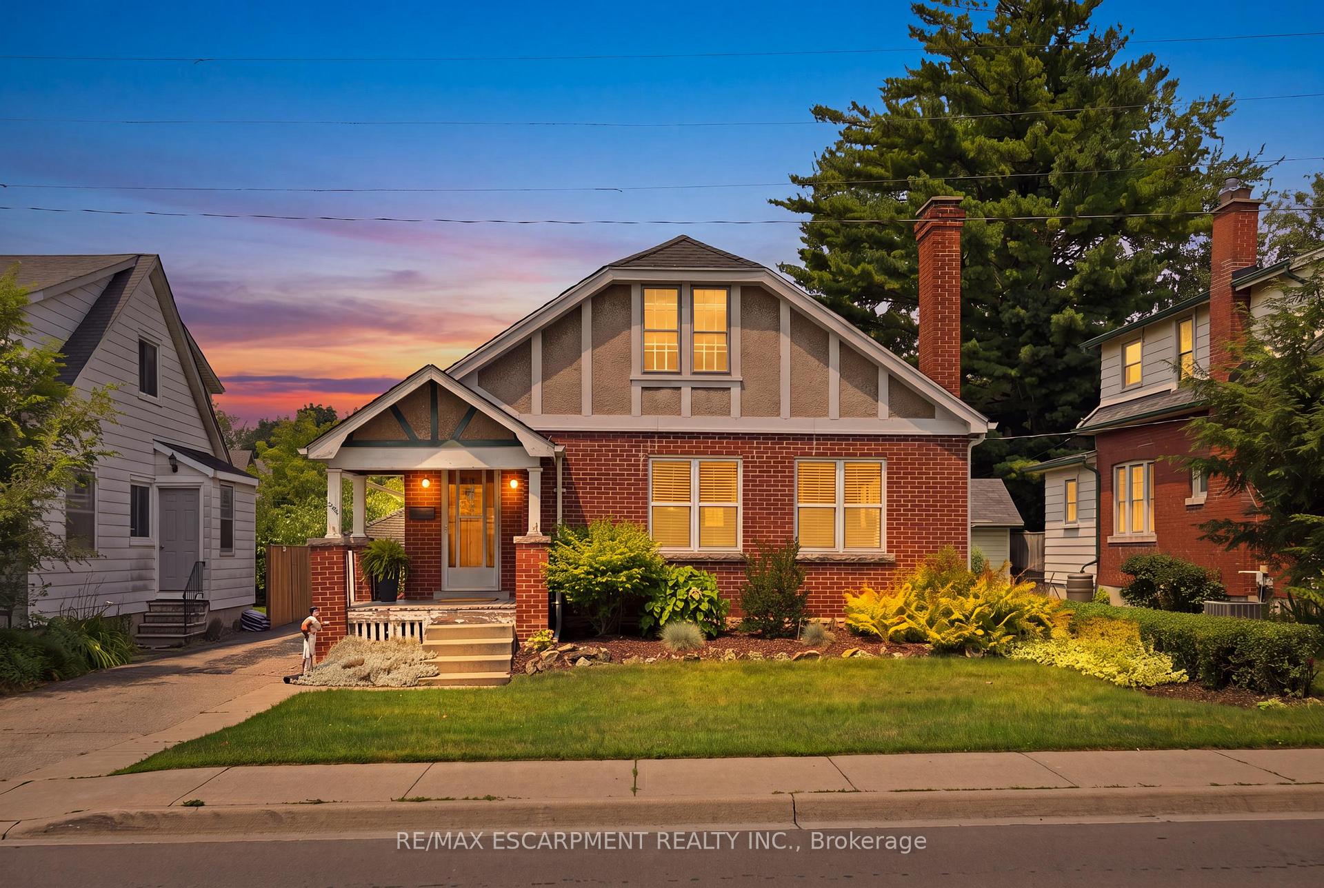 Photo 1 of 2153 Caroline Street, Burlington, Roseland — HOMEH