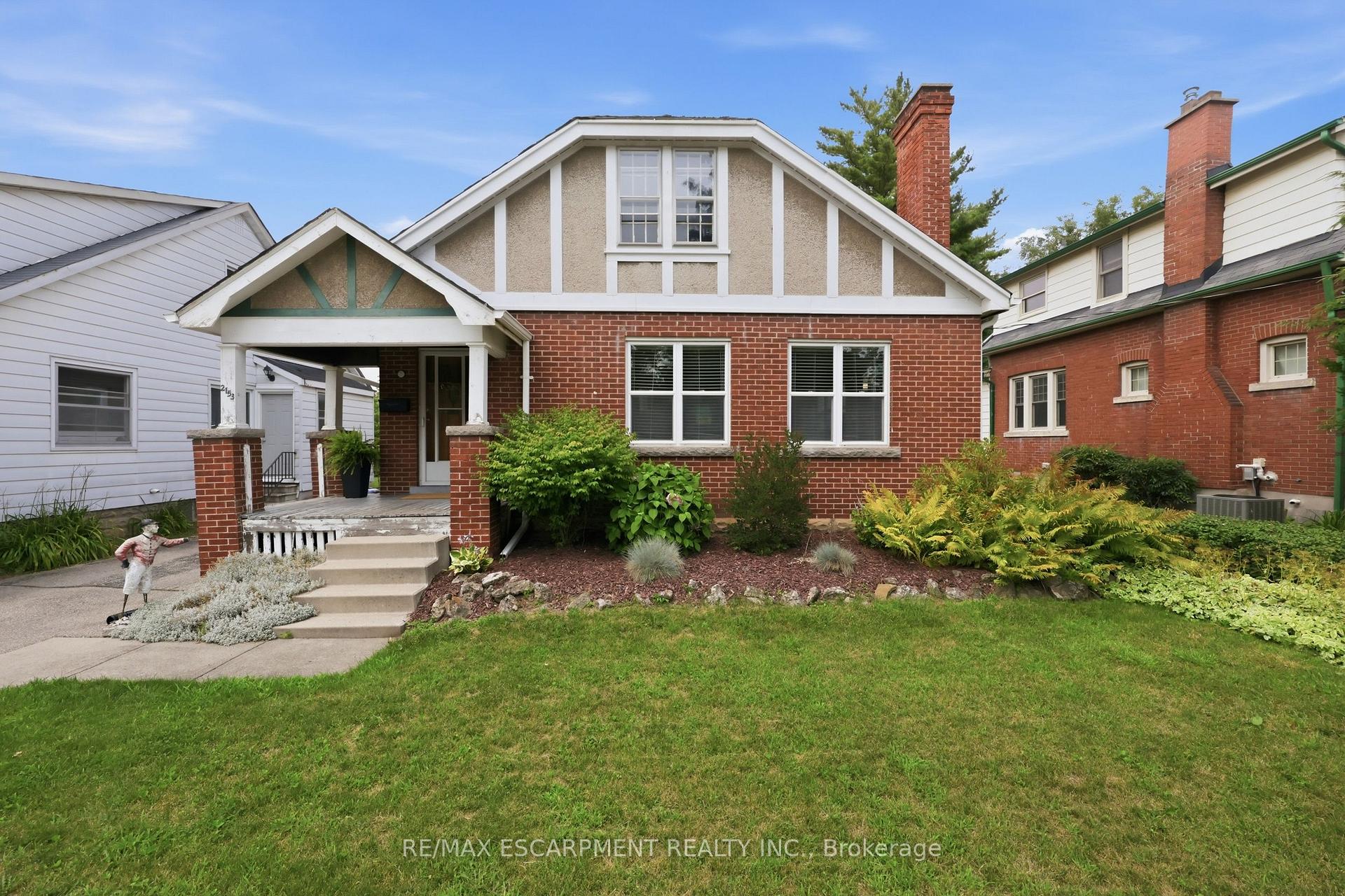 Photo 4 of 2153 Caroline Street, Burlington, Roseland — HOMEH