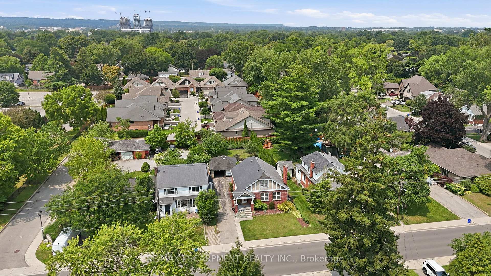 Photo 6 of 2153 Caroline Street, Burlington, Roseland — HOMEH