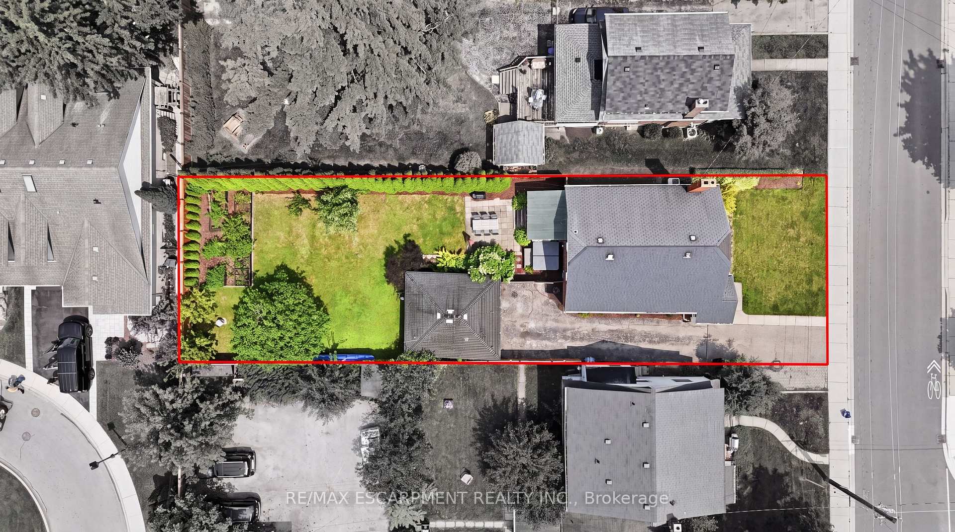 Photo 12 of 2153 Caroline Street, Burlington, Roseland — HOMEH