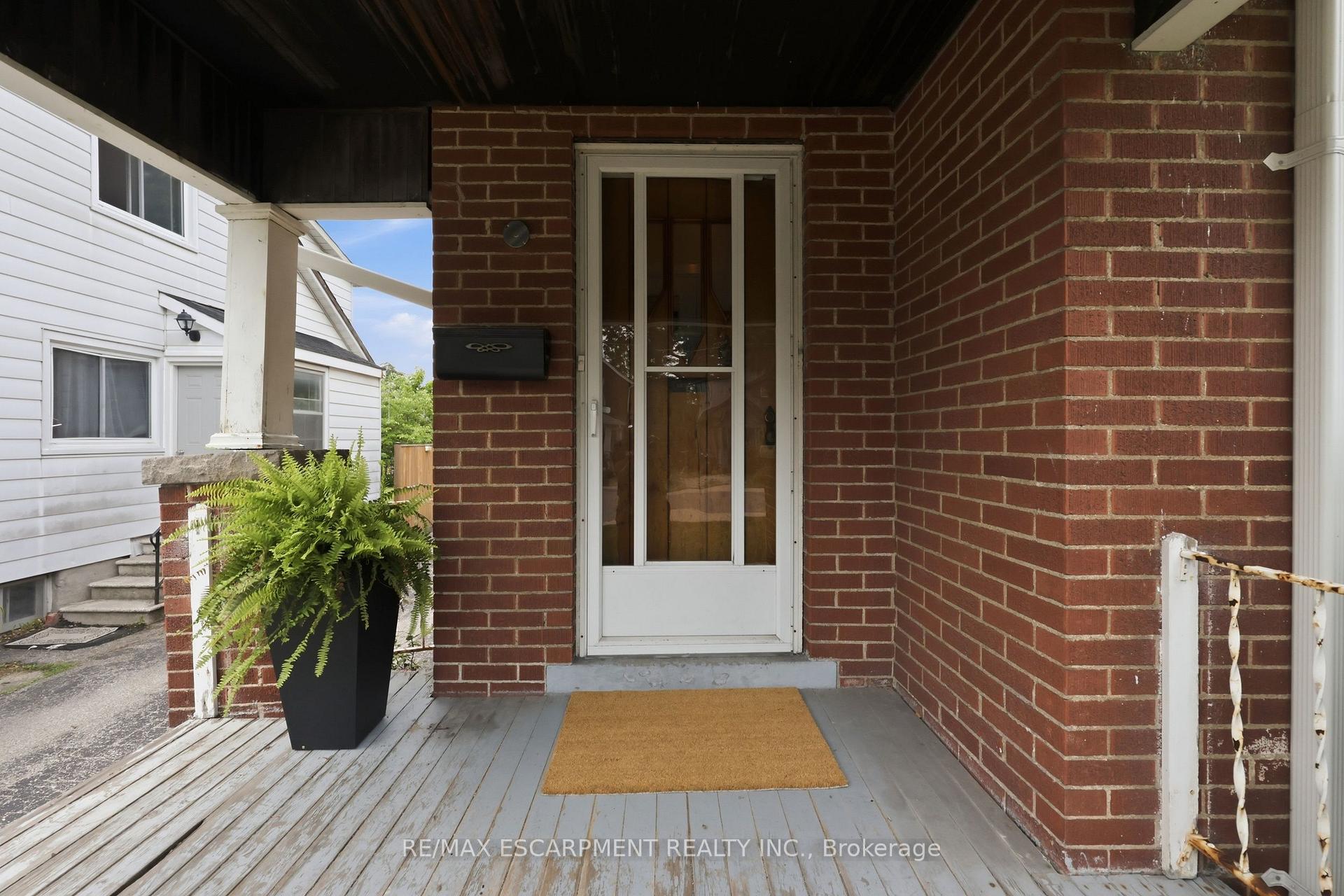 Photo 14 of 2153 Caroline Street, Burlington, Roseland — HOMEH