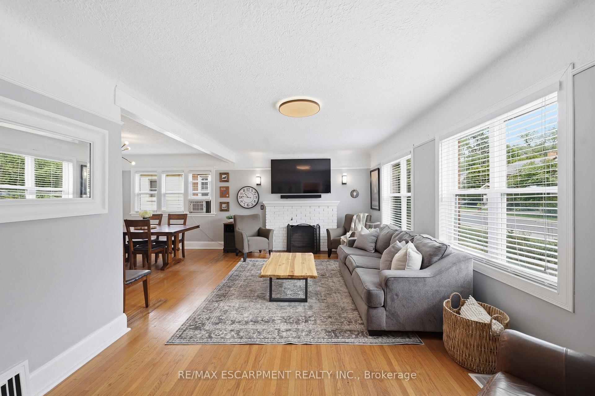 Photo 17 of 2153 Caroline Street, Burlington, Roseland — HOMEH