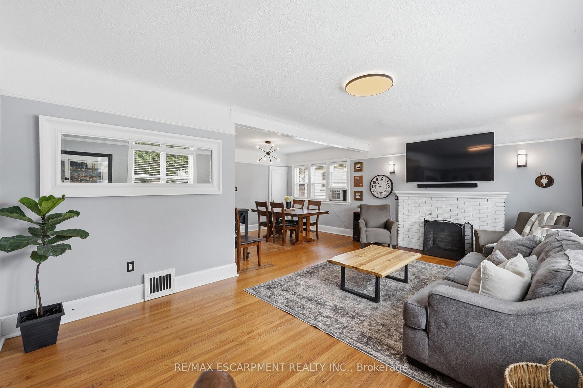 Photo 18 of 2153 Caroline Street, Burlington, Roseland — HOMEH