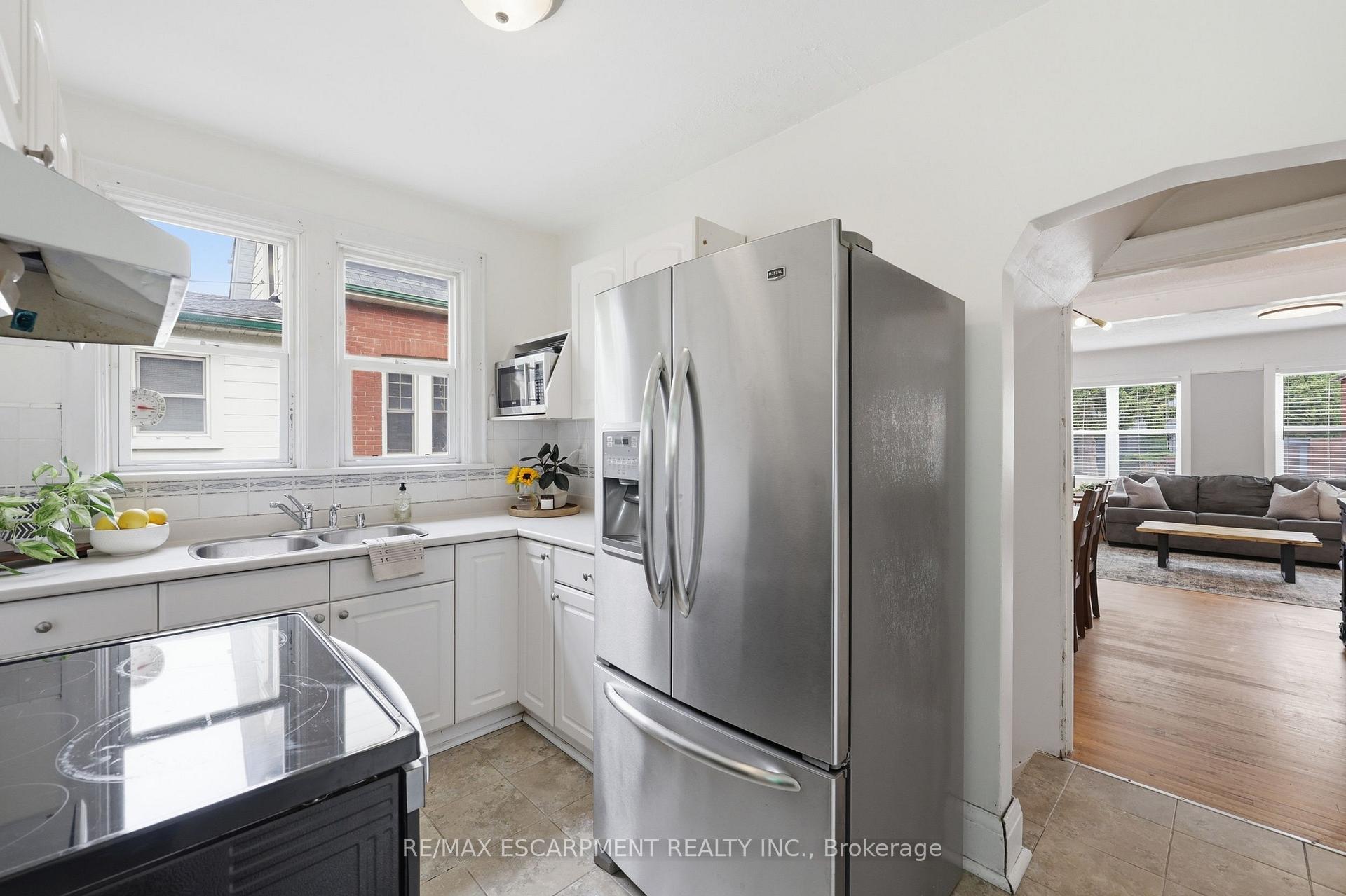 Photo 24 of 2153 Caroline Street, Burlington, Roseland — HOMEH