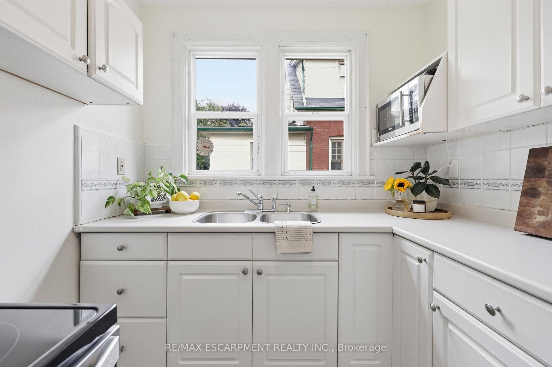 Photo 25 of 2153 Caroline Street, Burlington, Roseland — HOMEH