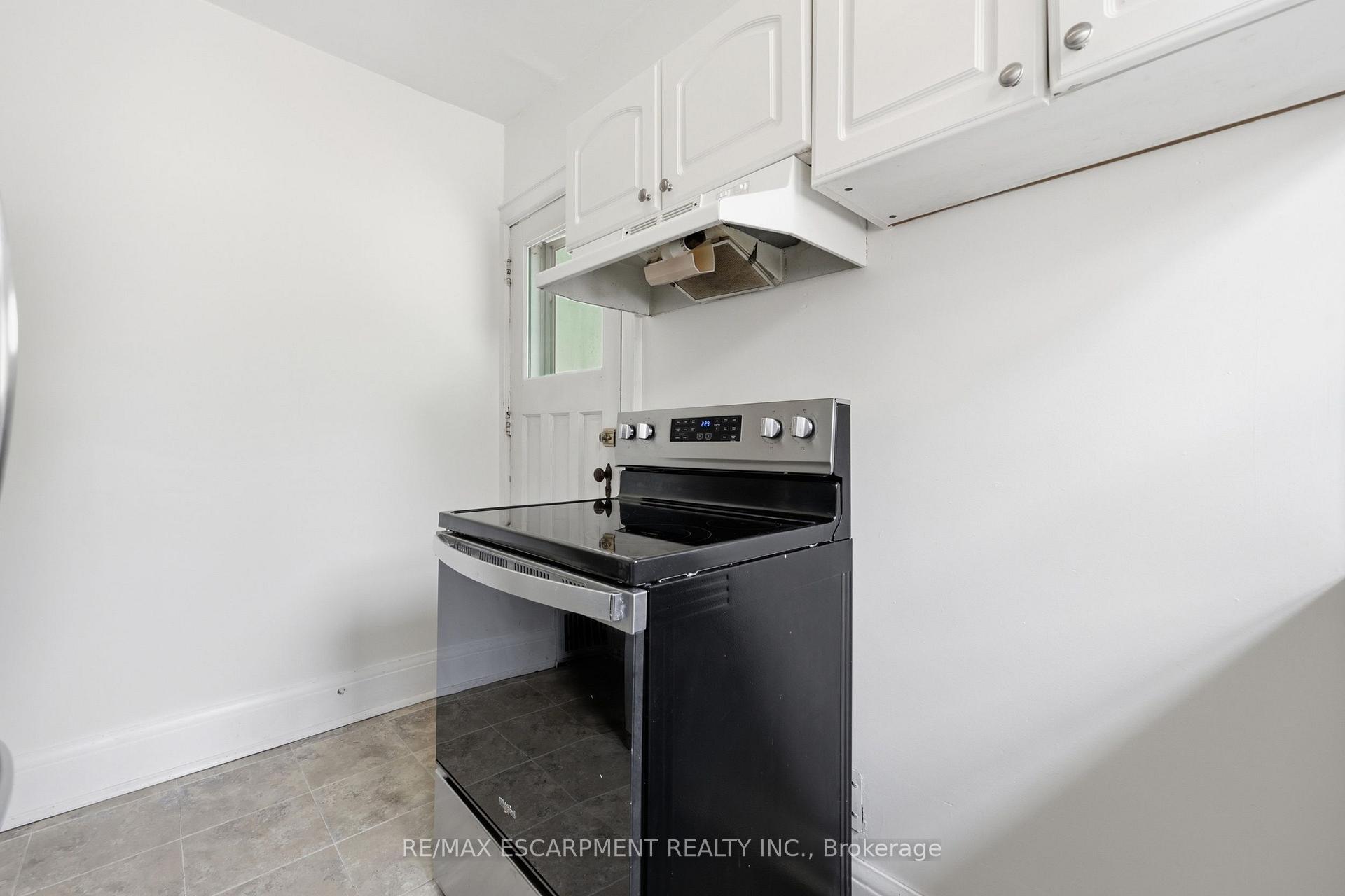Photo 27 of 2153 Caroline Street, Burlington, Roseland — HOMEH