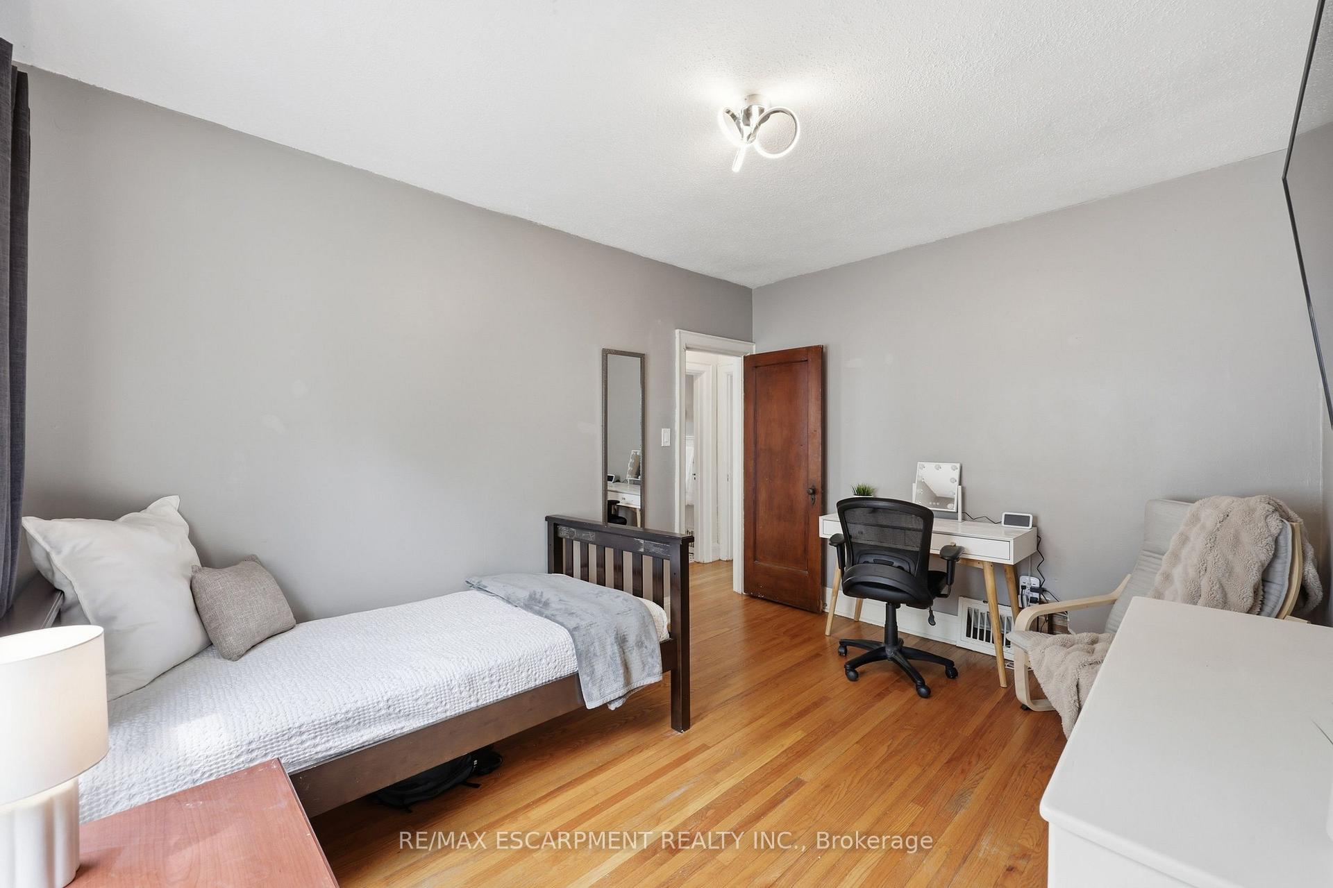 Photo 30 of 2153 Caroline Street, Burlington, Roseland — HOMEH