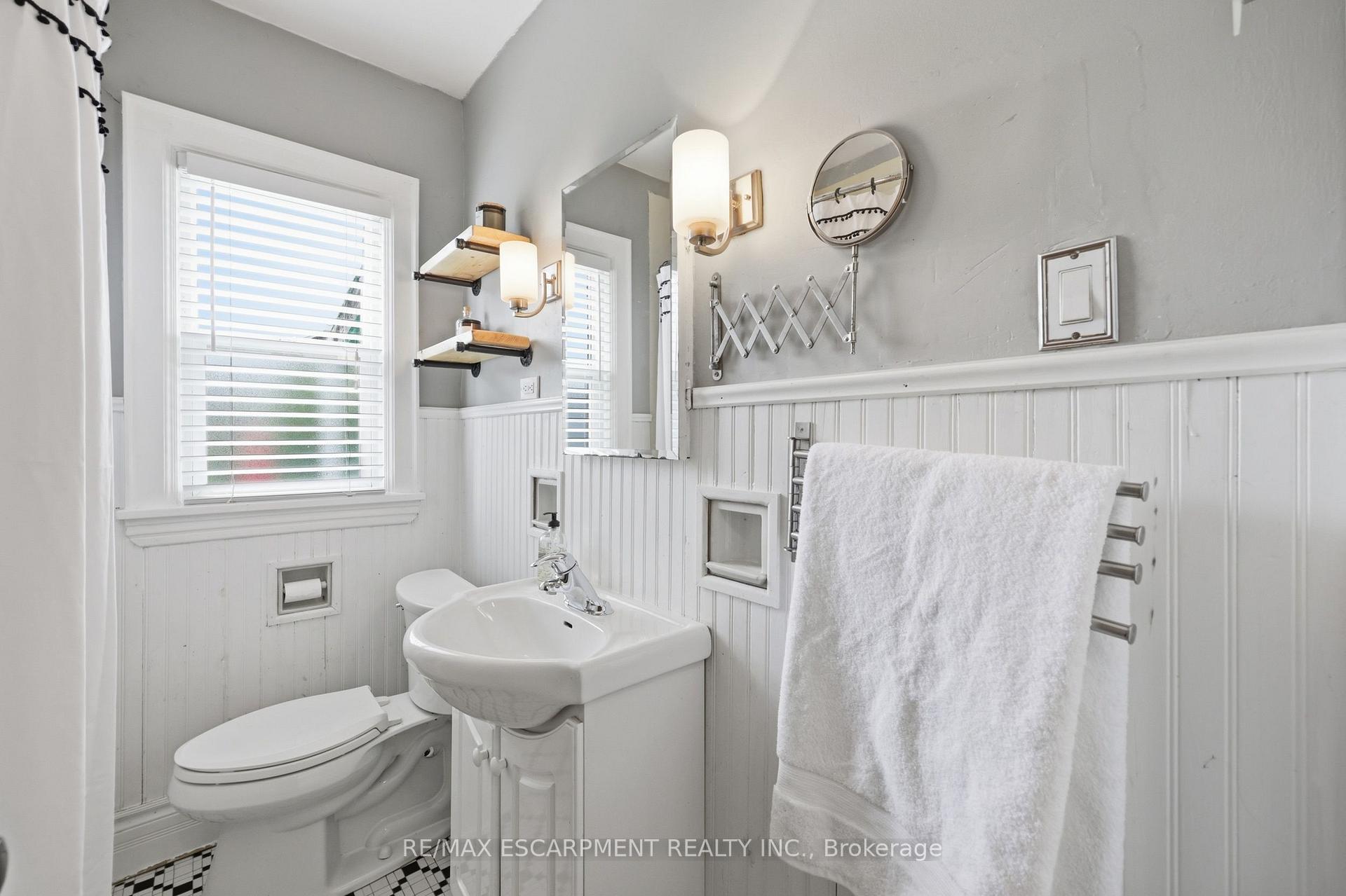 Photo 33 of 2153 Caroline Street, Burlington, Roseland — HOMEH