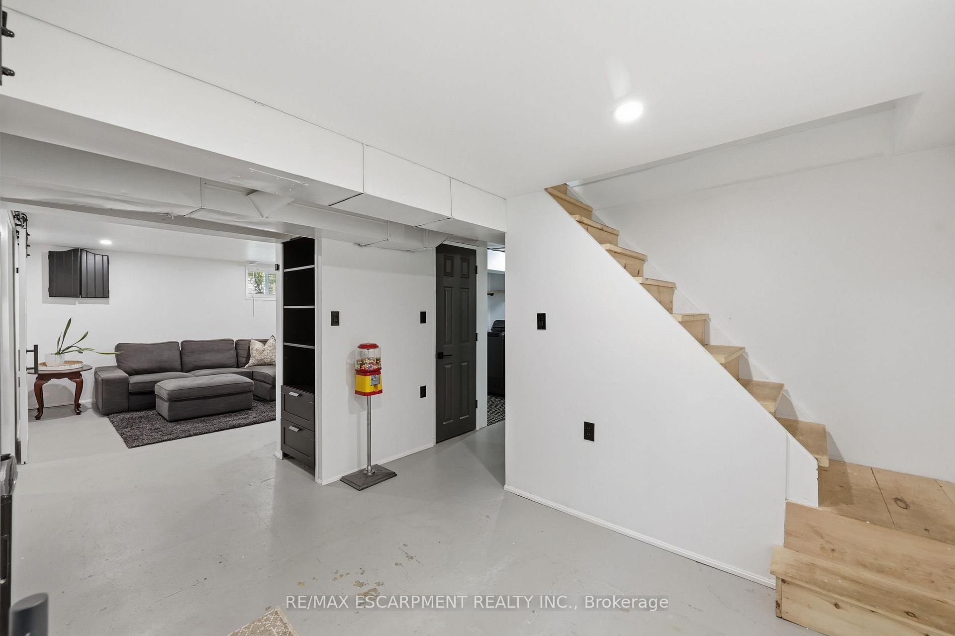 Photo 35 of 2153 Caroline Street, Burlington, Roseland — HOMEH