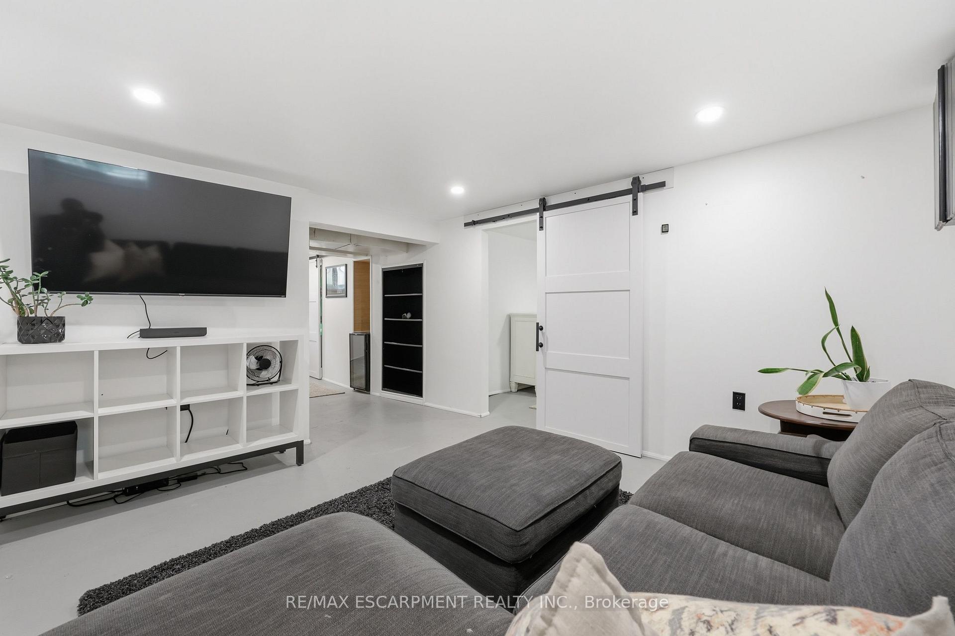 Photo 37 of 2153 Caroline Street, Burlington, Roseland — HOMEH