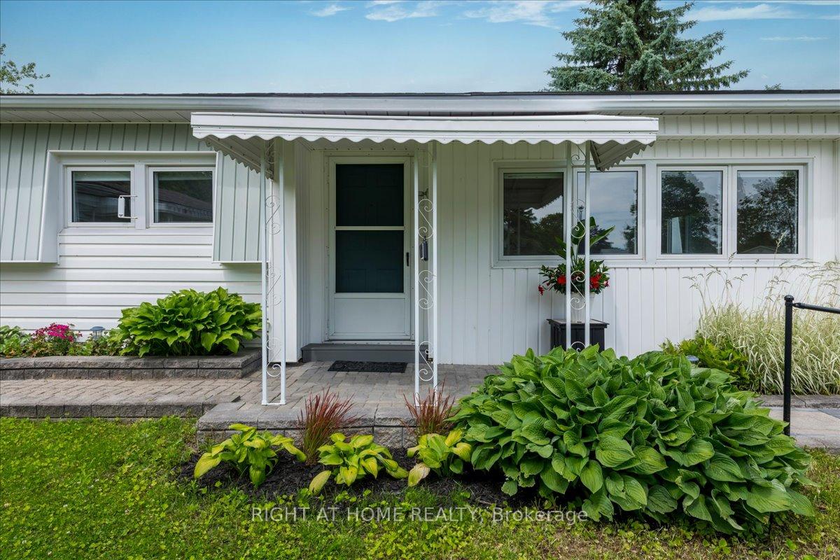 Photo 2 of 15 Flora Drive, Innisfil, Rural Innisfil — HOMEH