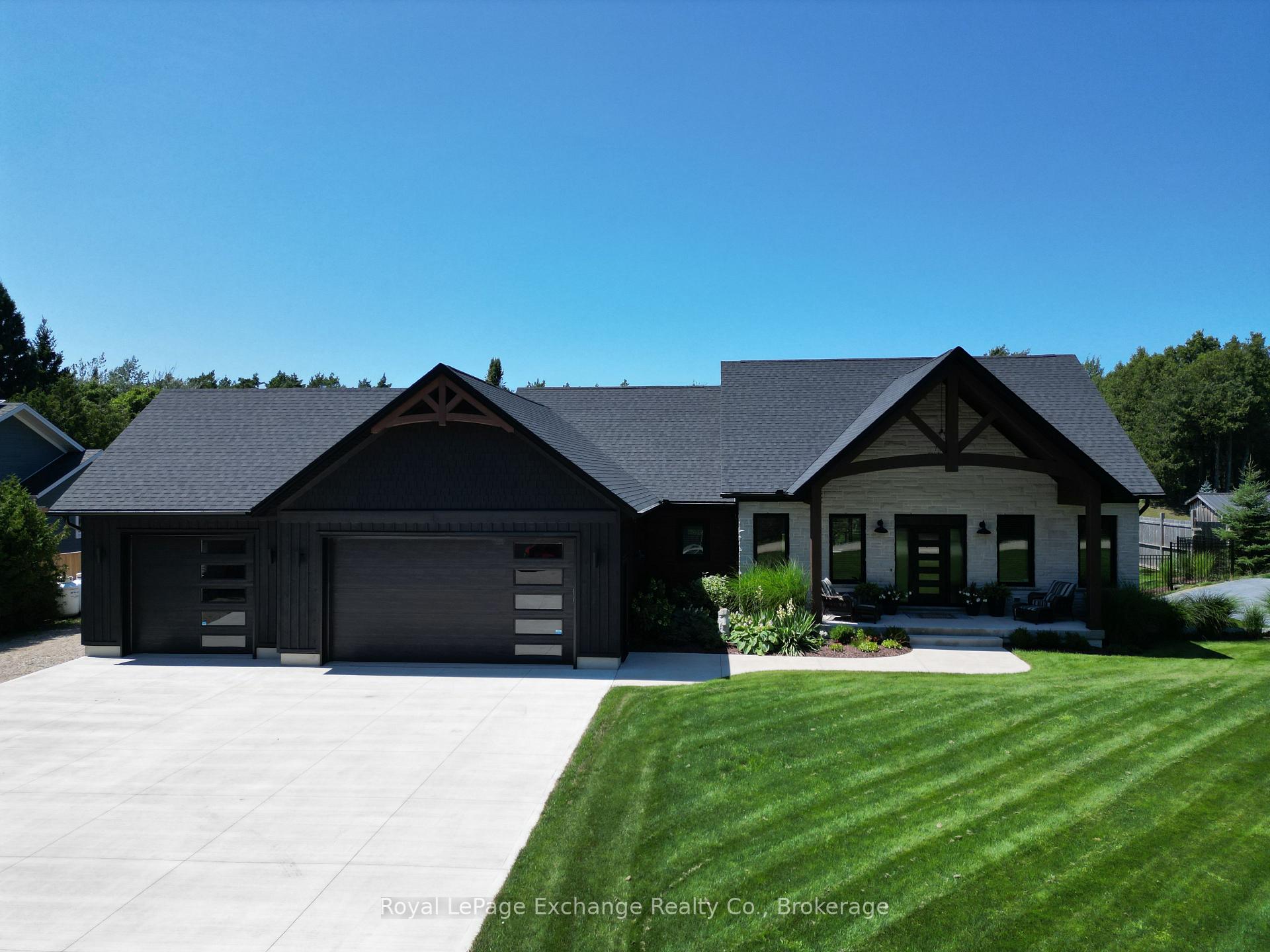 Photo 1 of 13 Robbie Lane, Kincardine — HOMEH