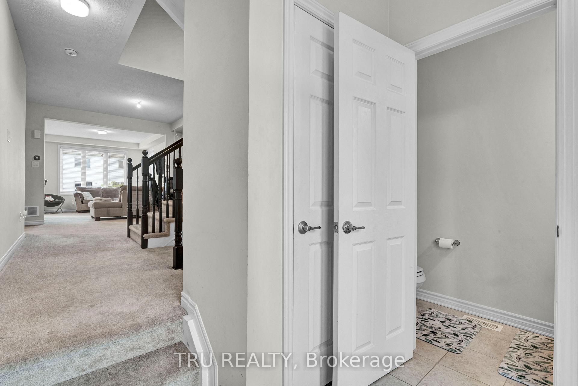 Photo 3 of 71 Caspian Row, Ottawa, Kanata - Emerald Meadows/Trailwest — HOMEH