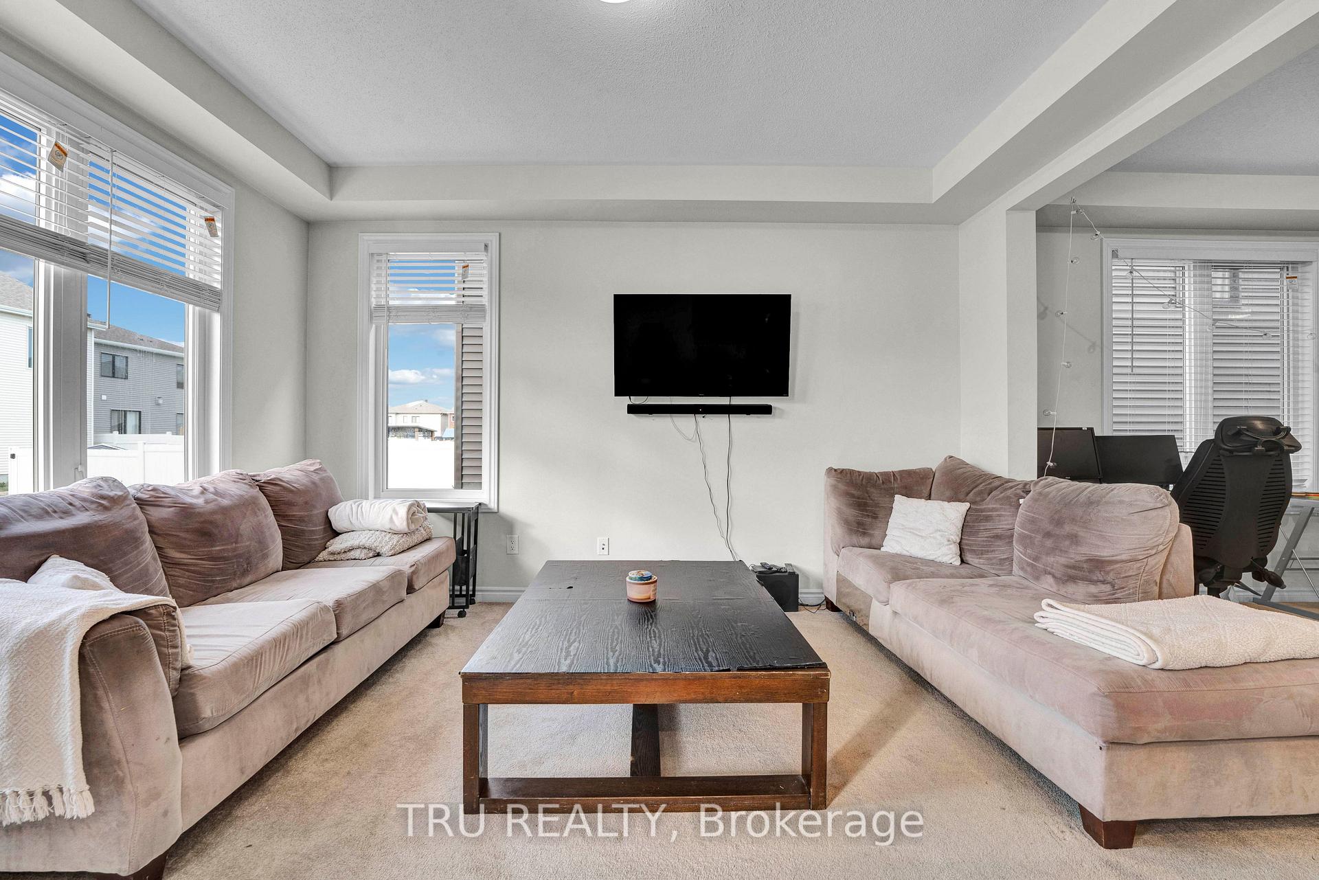 Photo 9 of 71 Caspian Row, Ottawa, Kanata - Emerald Meadows/Trailwest — HOMEH