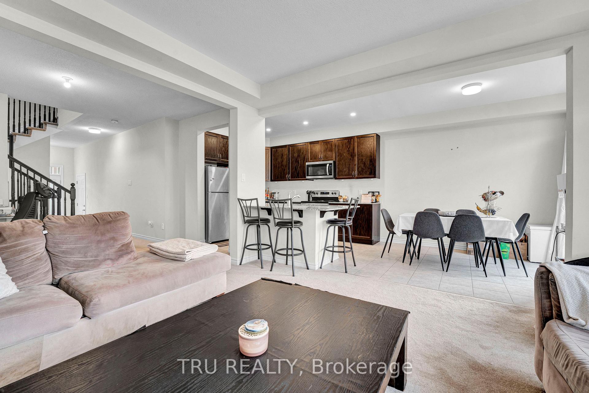 Photo 10 of 71 Caspian Row, Ottawa, Kanata - Emerald Meadows/Trailwest — HOMEH