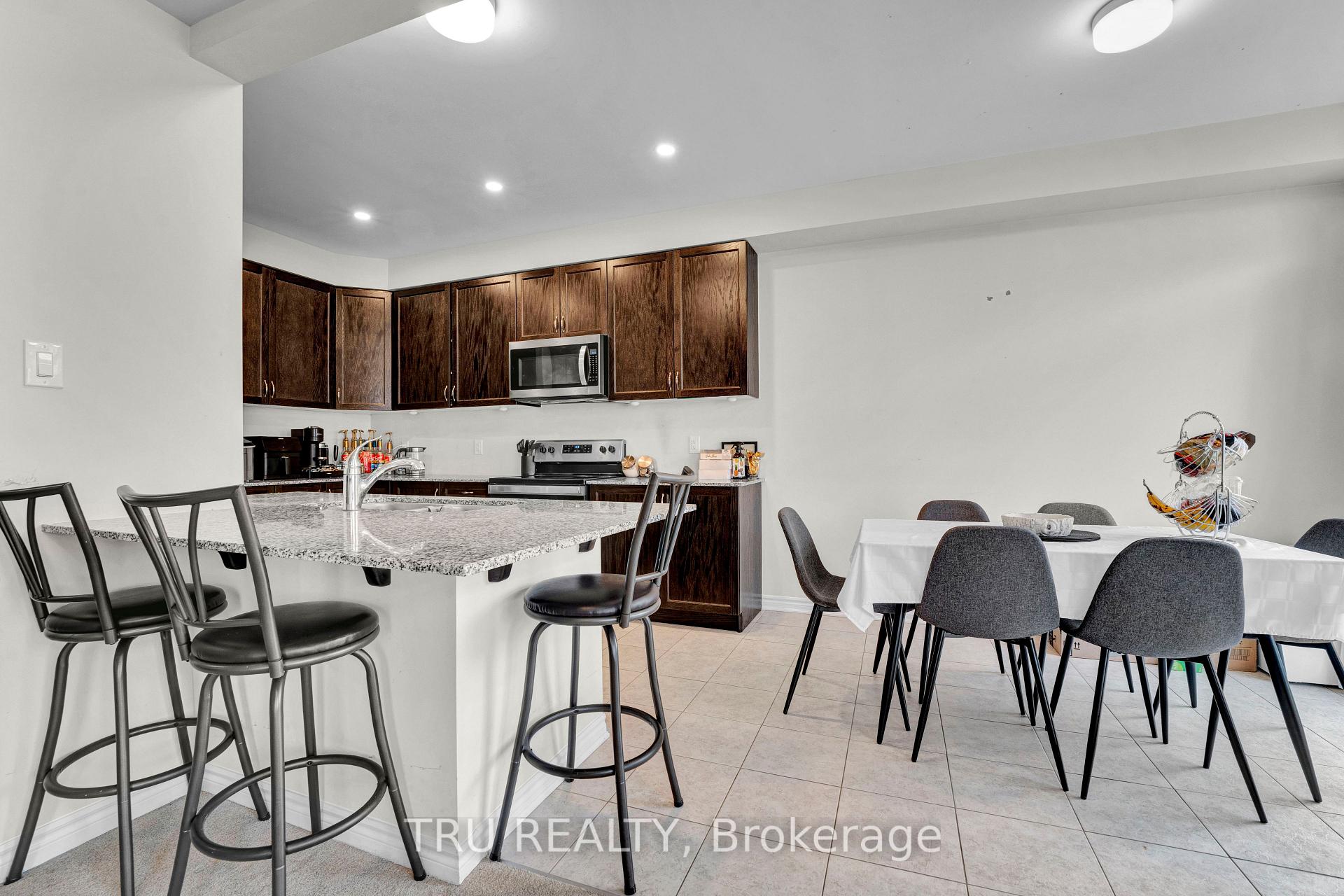 Photo 11 of 71 Caspian Row, Ottawa, Kanata - Emerald Meadows/Trailwest — HOMEH