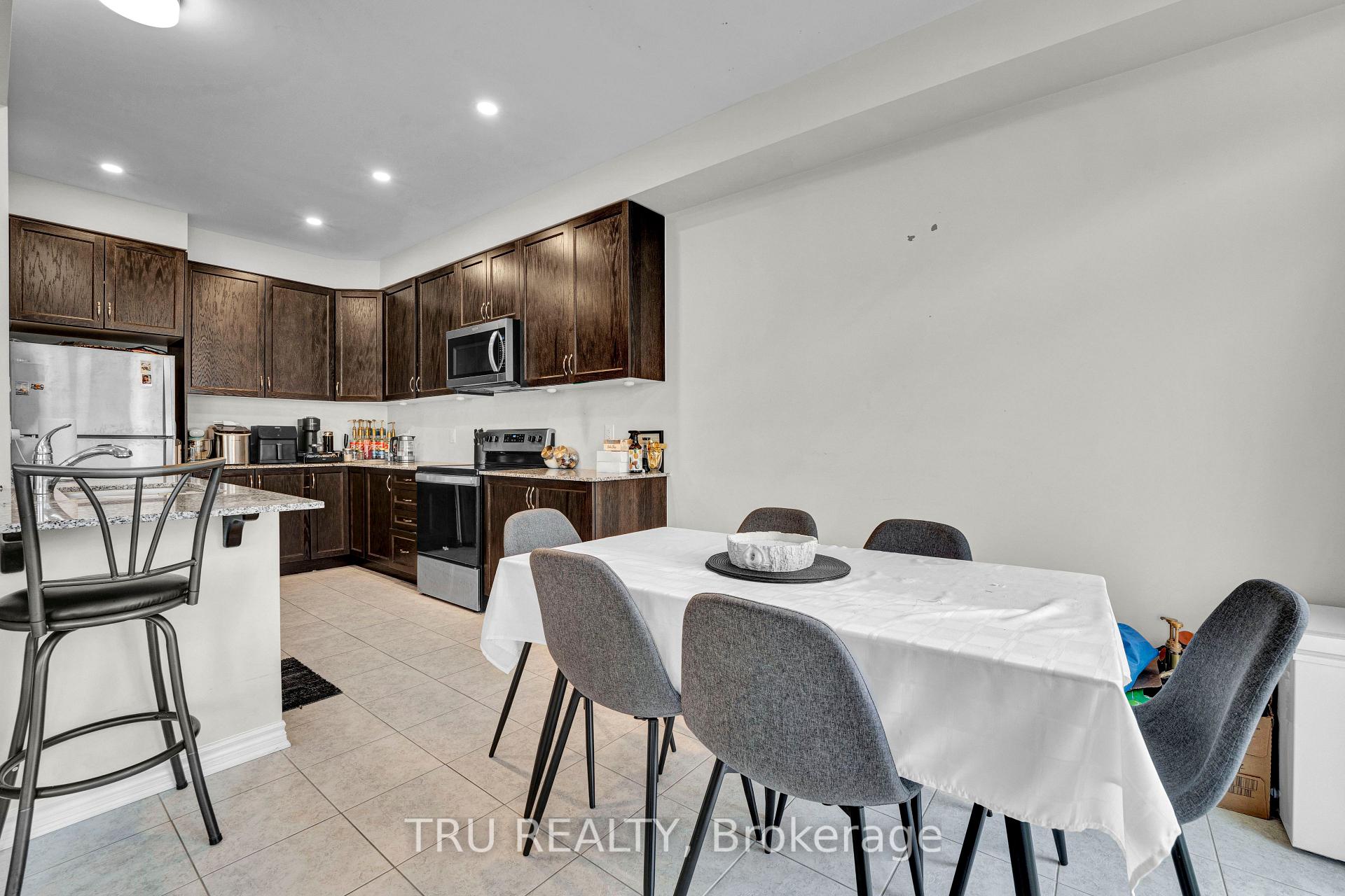Photo 14 of 71 Caspian Row, Ottawa, Kanata - Emerald Meadows/Trailwest — HOMEH