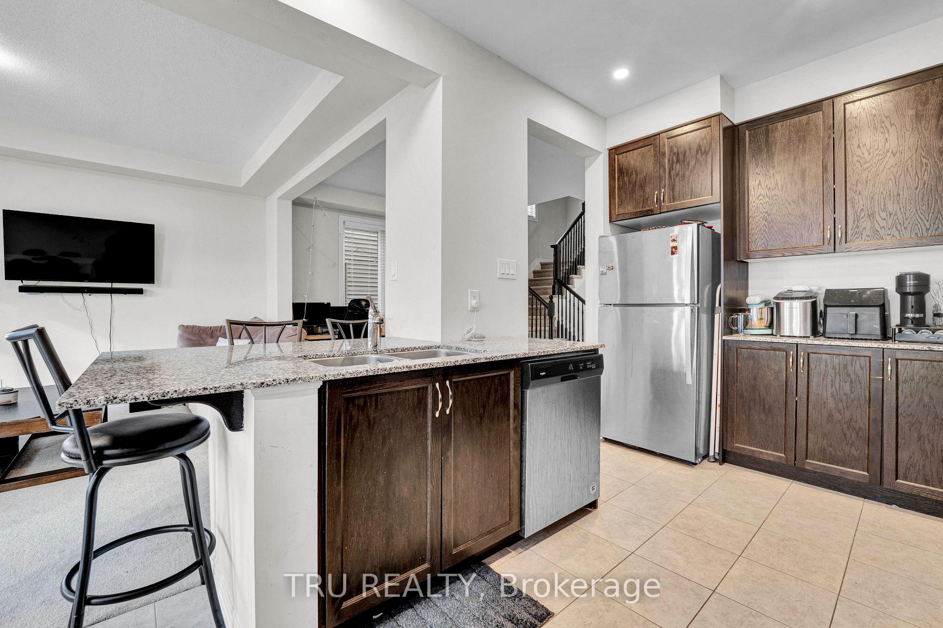Photo 15 of 71 Caspian Row, Ottawa, Kanata - Emerald Meadows/Trailwest — HOMEH