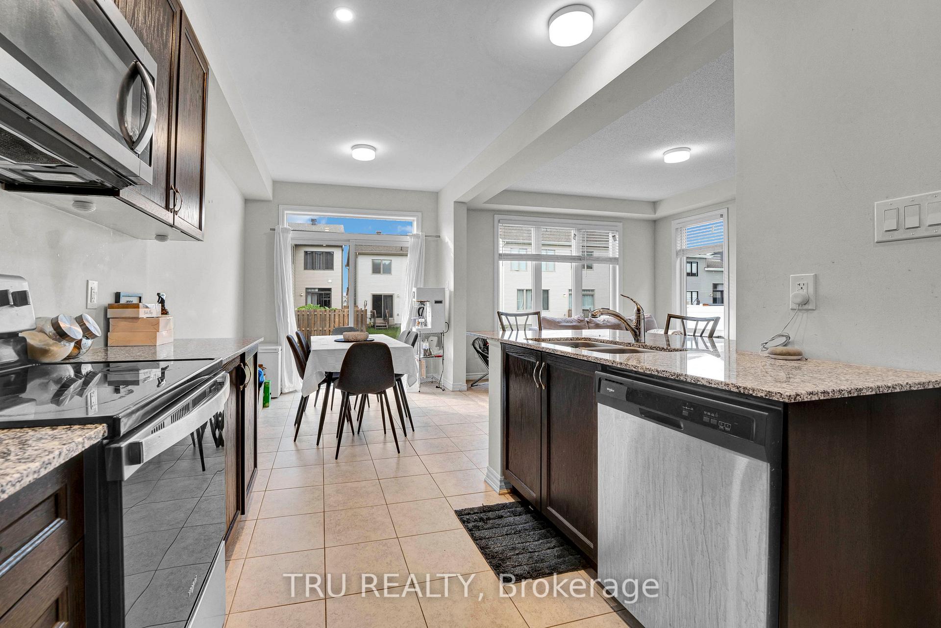 Photo 16 of 71 Caspian Row, Ottawa, Kanata - Emerald Meadows/Trailwest — HOMEH