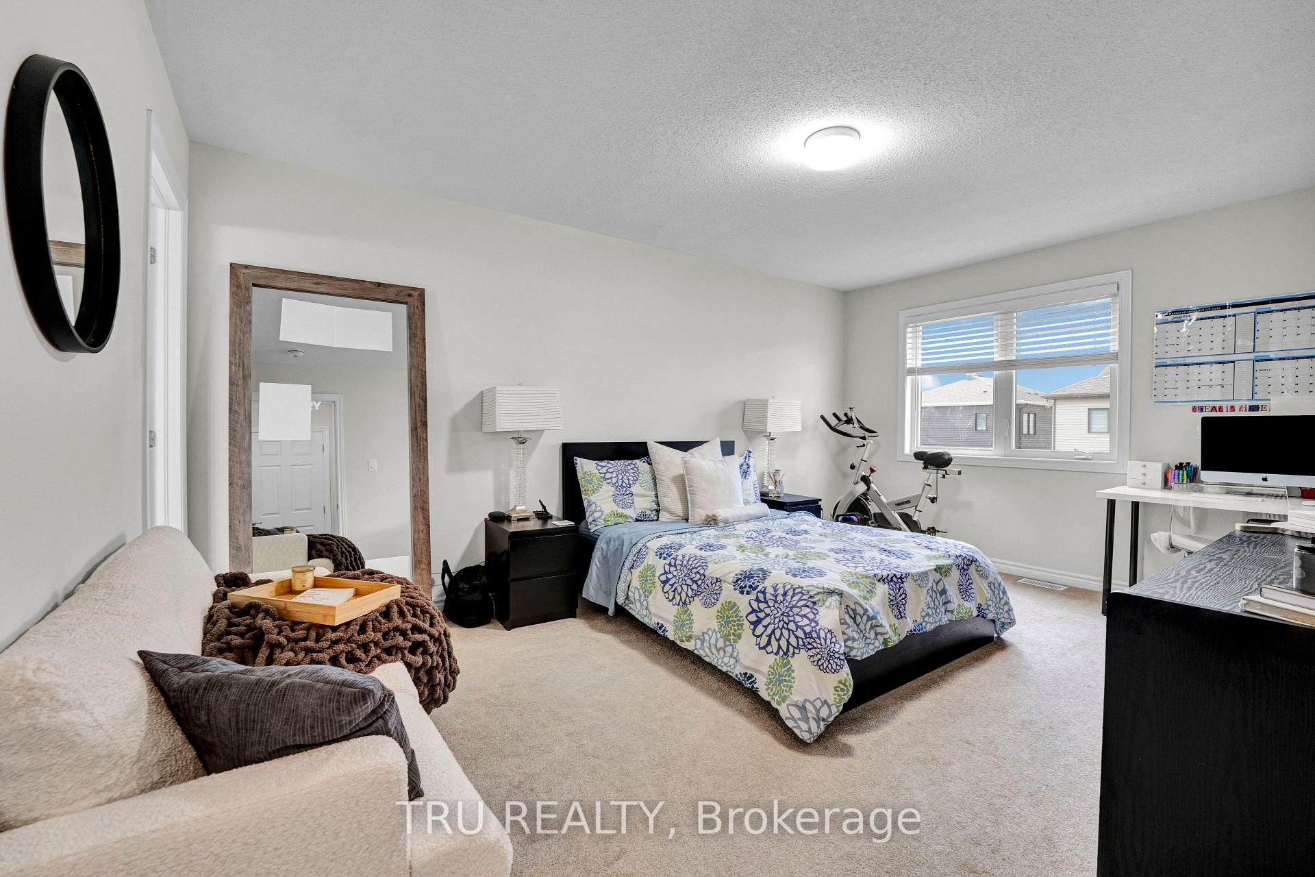 Photo 25 of 71 Caspian Row, Ottawa, Kanata - Emerald Meadows/Trailwest — HOMEH