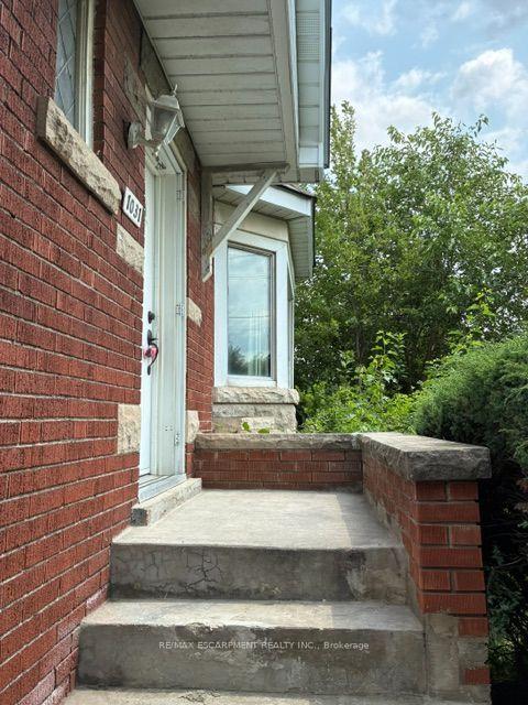 Photo 3 of Unit 2, 1031 Fennell Avenue E, Hamilton, Sunninghill — HOMEH