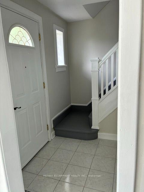 Photo 5 of Unit 2, 1031 Fennell Avenue E, Hamilton, Sunninghill — HOMEH