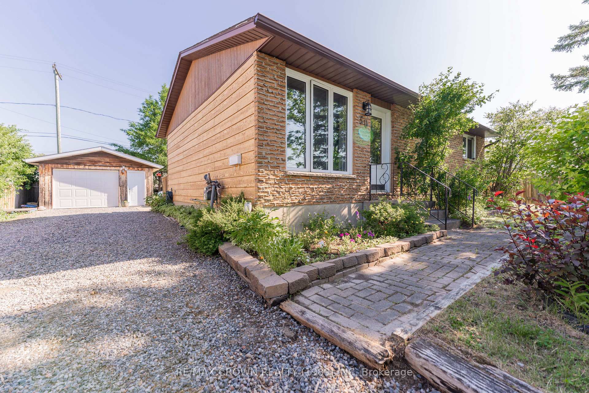 Photo 2 of 30 Hazel Street, Kapuskasing — HOMEH
