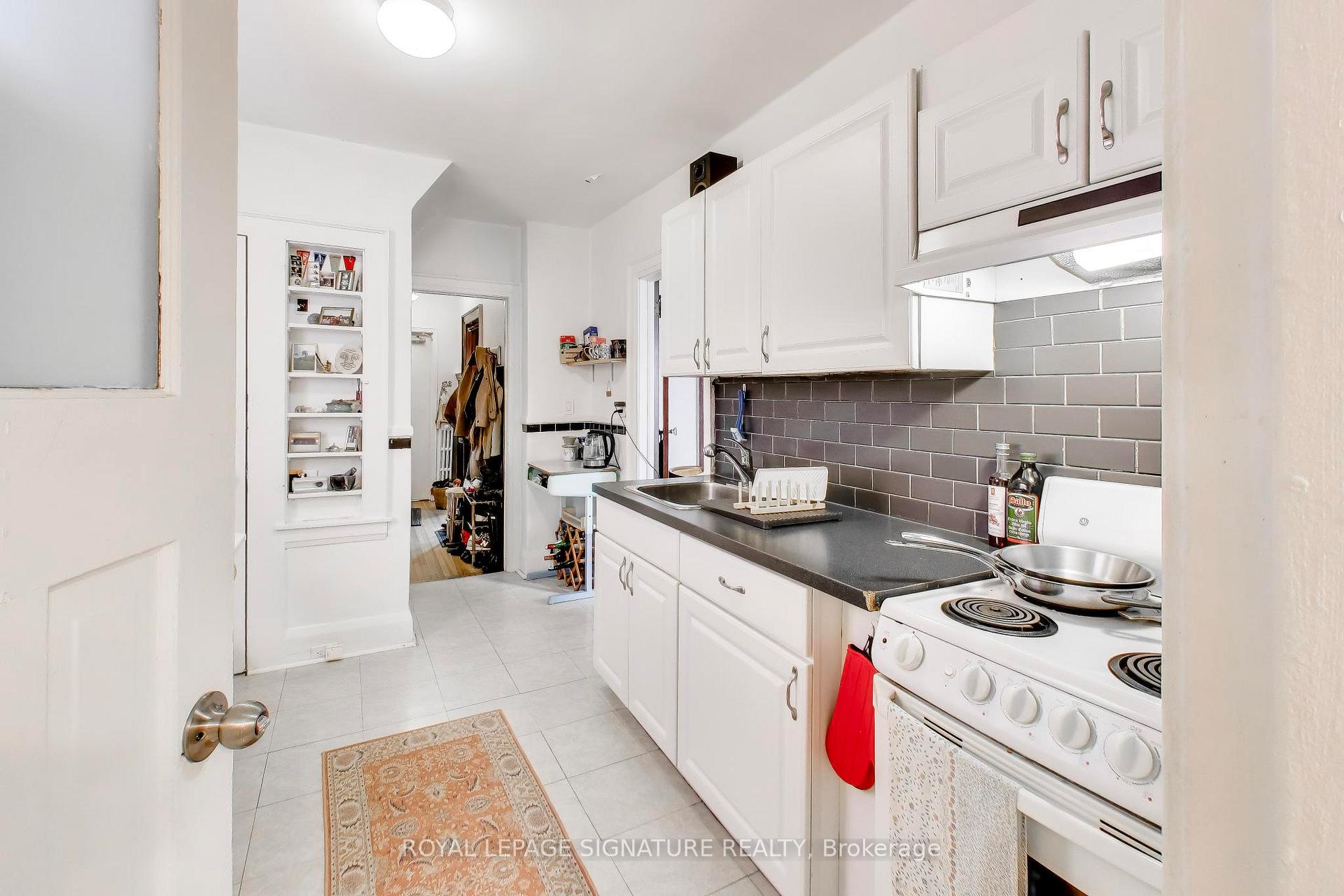 Photo 6 of 300 Concord Avenue, Toronto, Dovercourt-Wallace Emerson-Junction — HOMEH