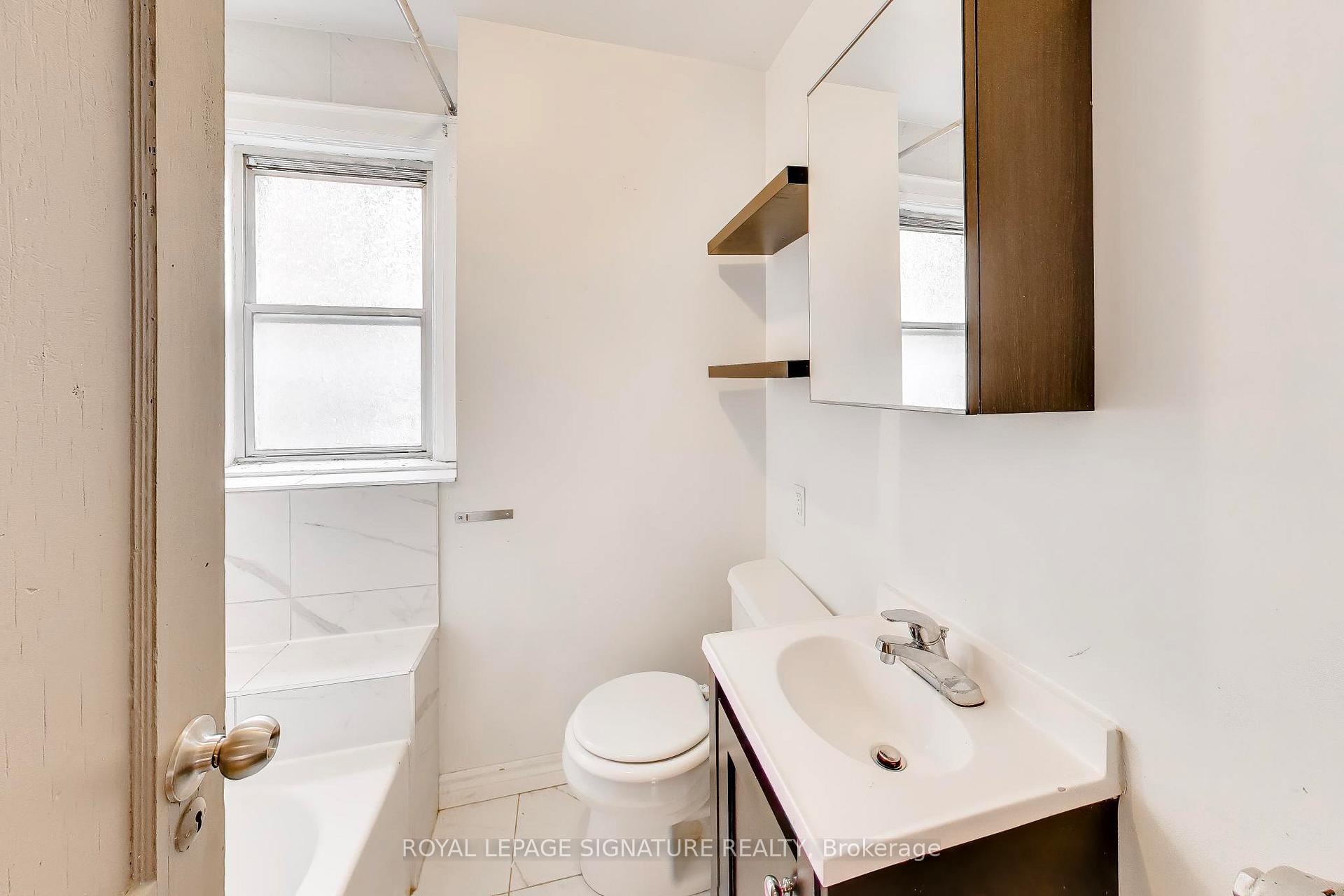 Photo 14 of 300 Concord Avenue, Toronto, Dovercourt-Wallace Emerson-Junction — HOMEH