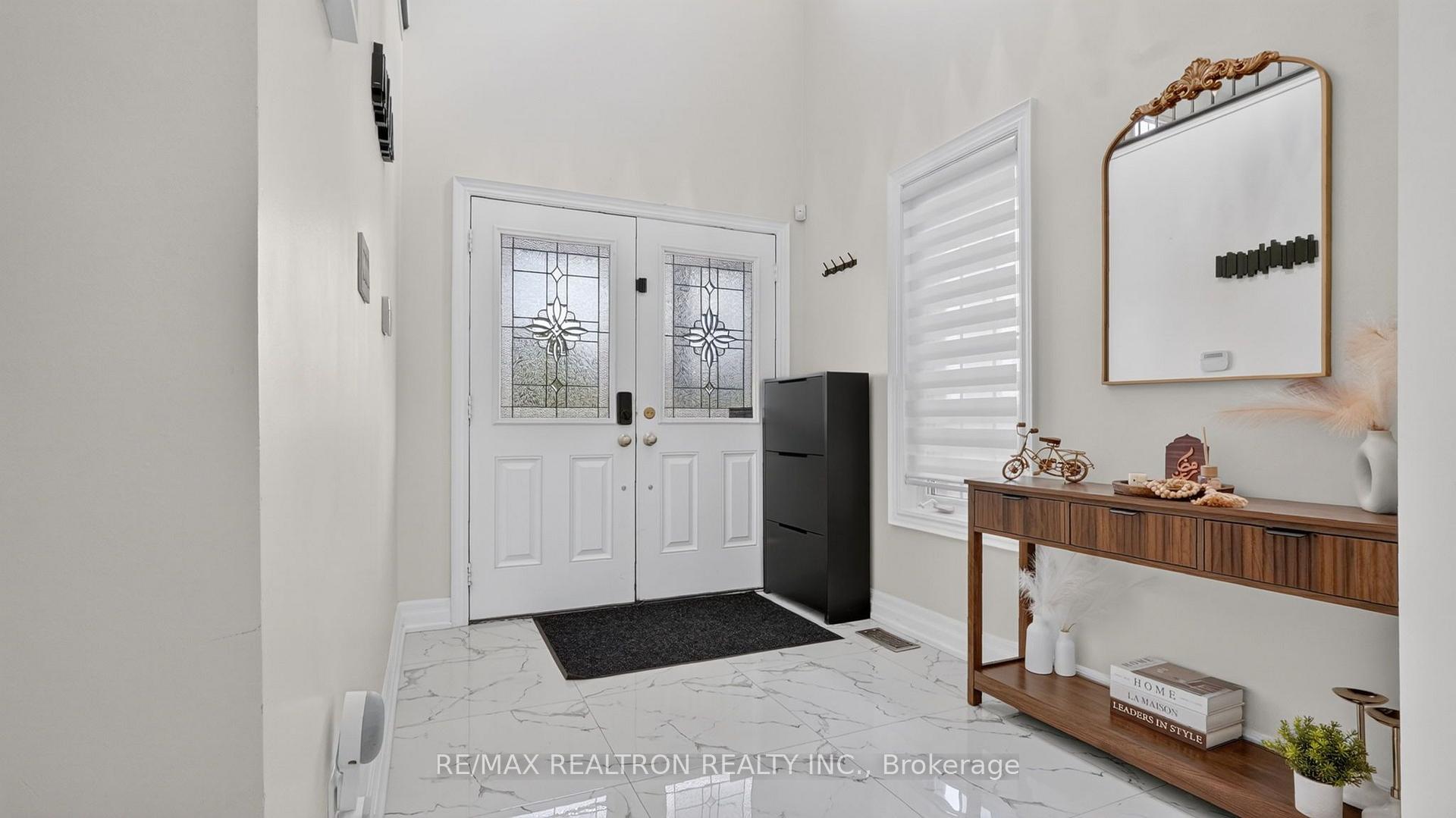 Photo 3 of 1087 Coldstream Drive, Oshawa, Taunton — HOMEH