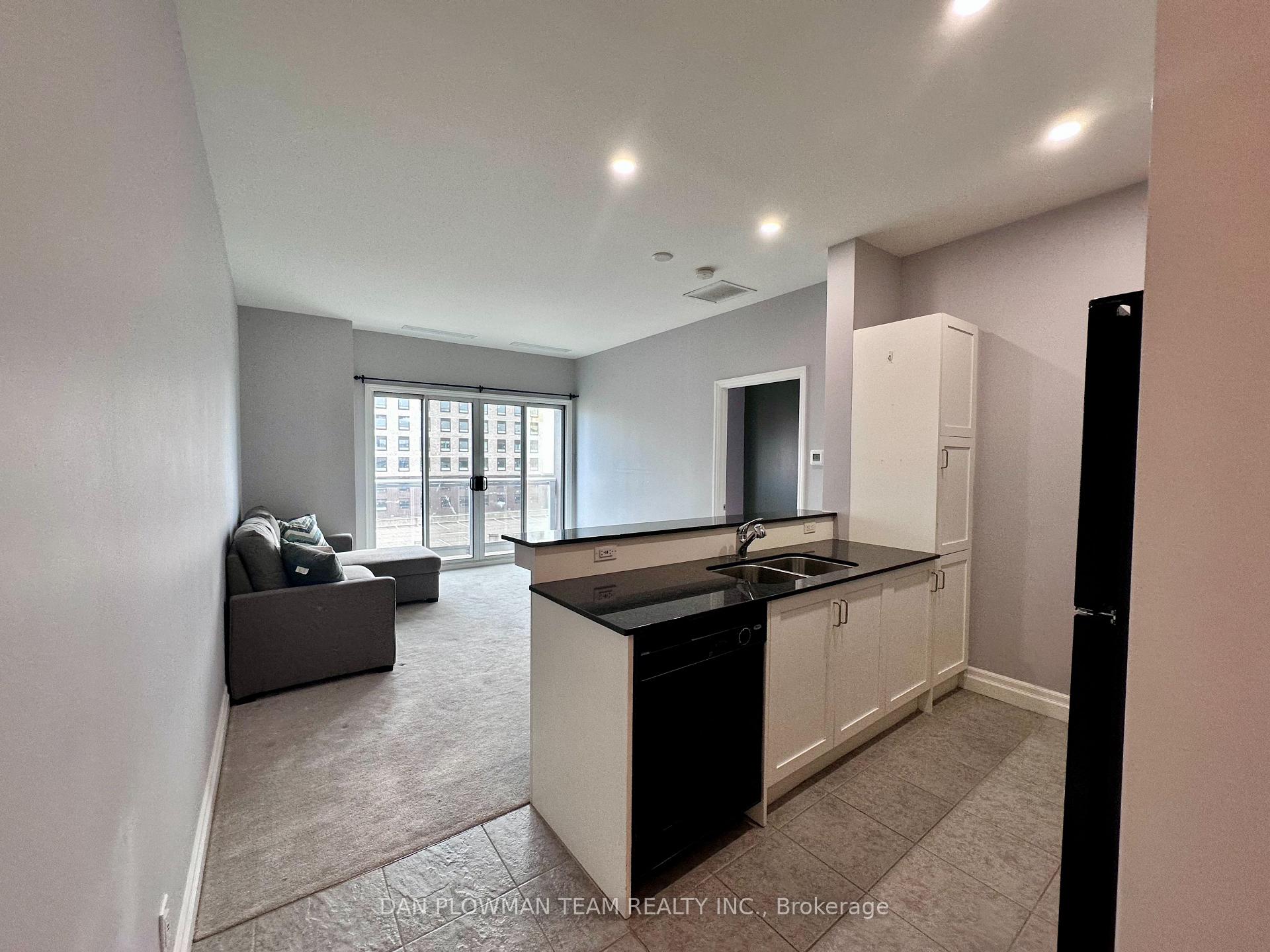 Photo 6 of Unit 607, 44 Bond Street W, Oshawa, O'Neill — HOMEH