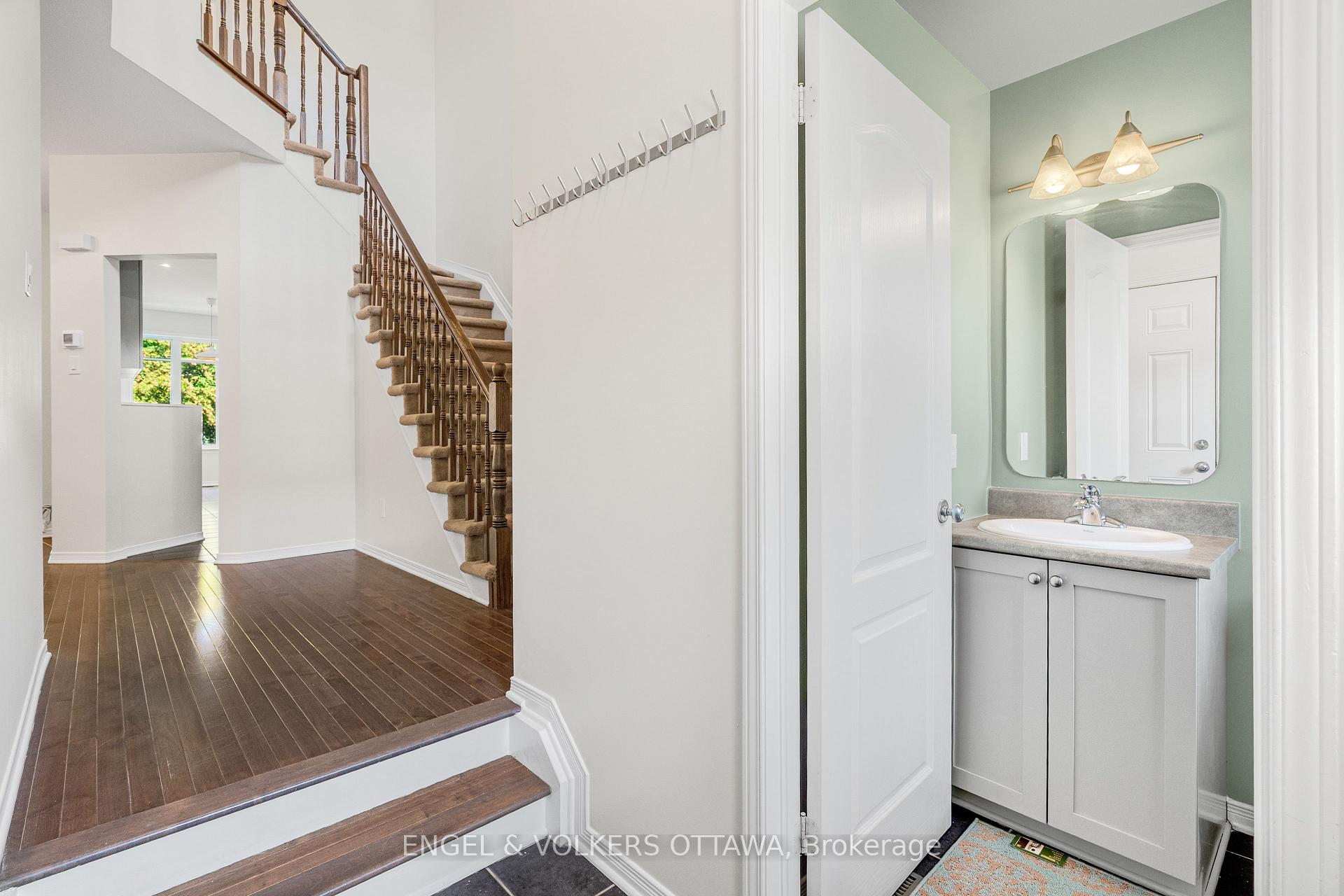 Photo 4 of 729 Nakina Way, Ottawa, Riverside South/Gloucester Glen — HOMEH