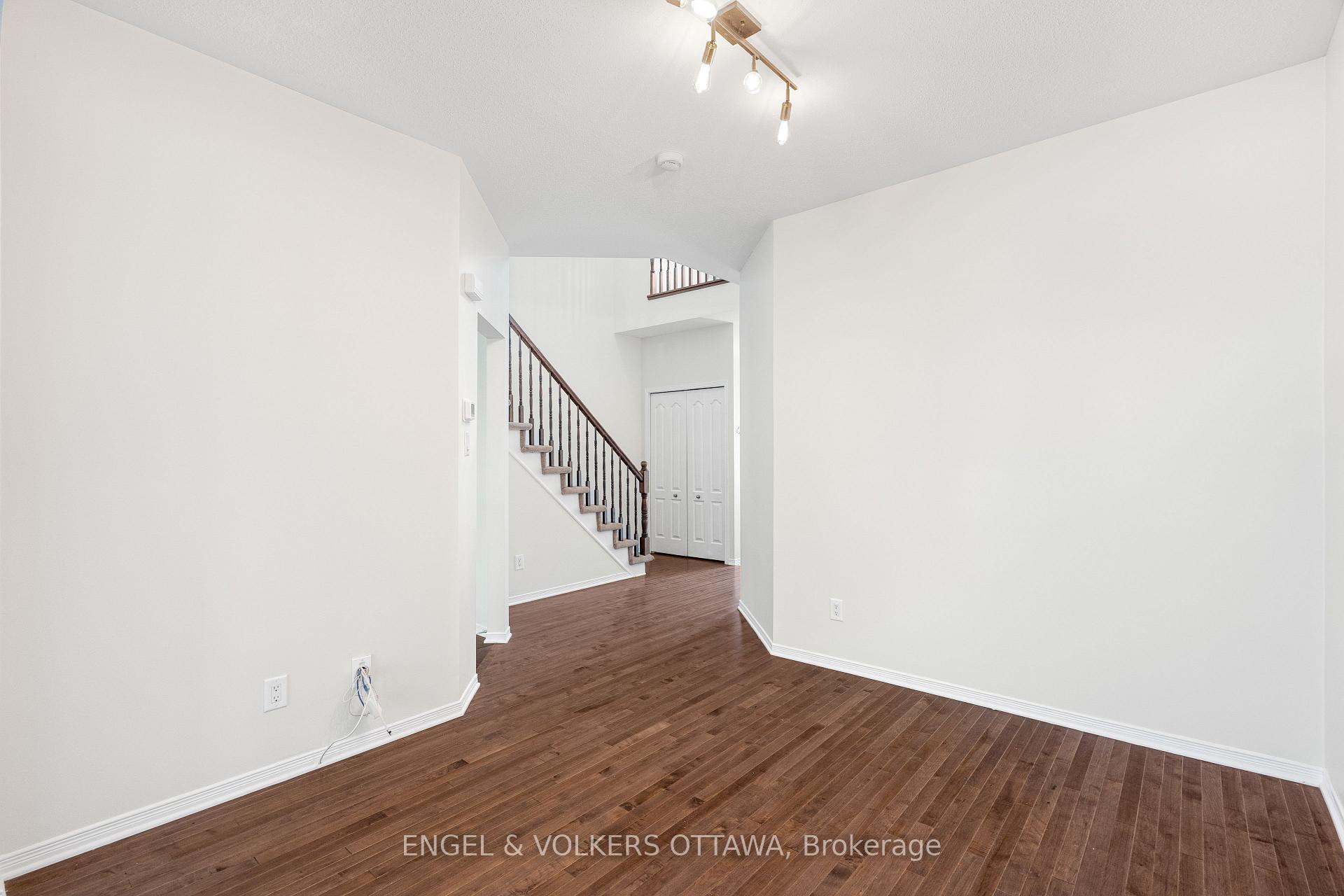 Photo 7 of 729 Nakina Way, Ottawa, Riverside South/Gloucester Glen — HOMEH