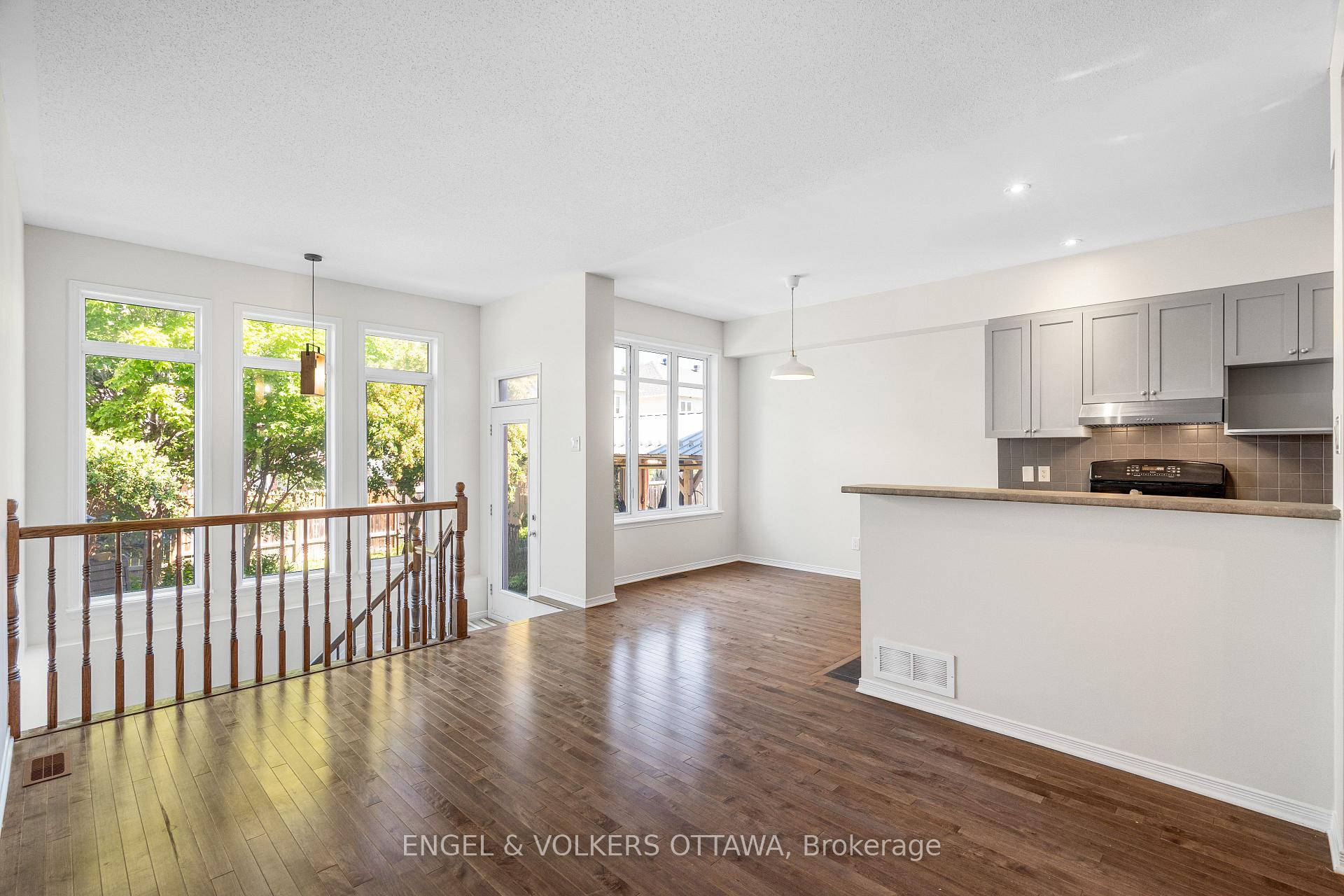 Photo 11 of 729 Nakina Way, Ottawa, Riverside South/Gloucester Glen — HOMEH