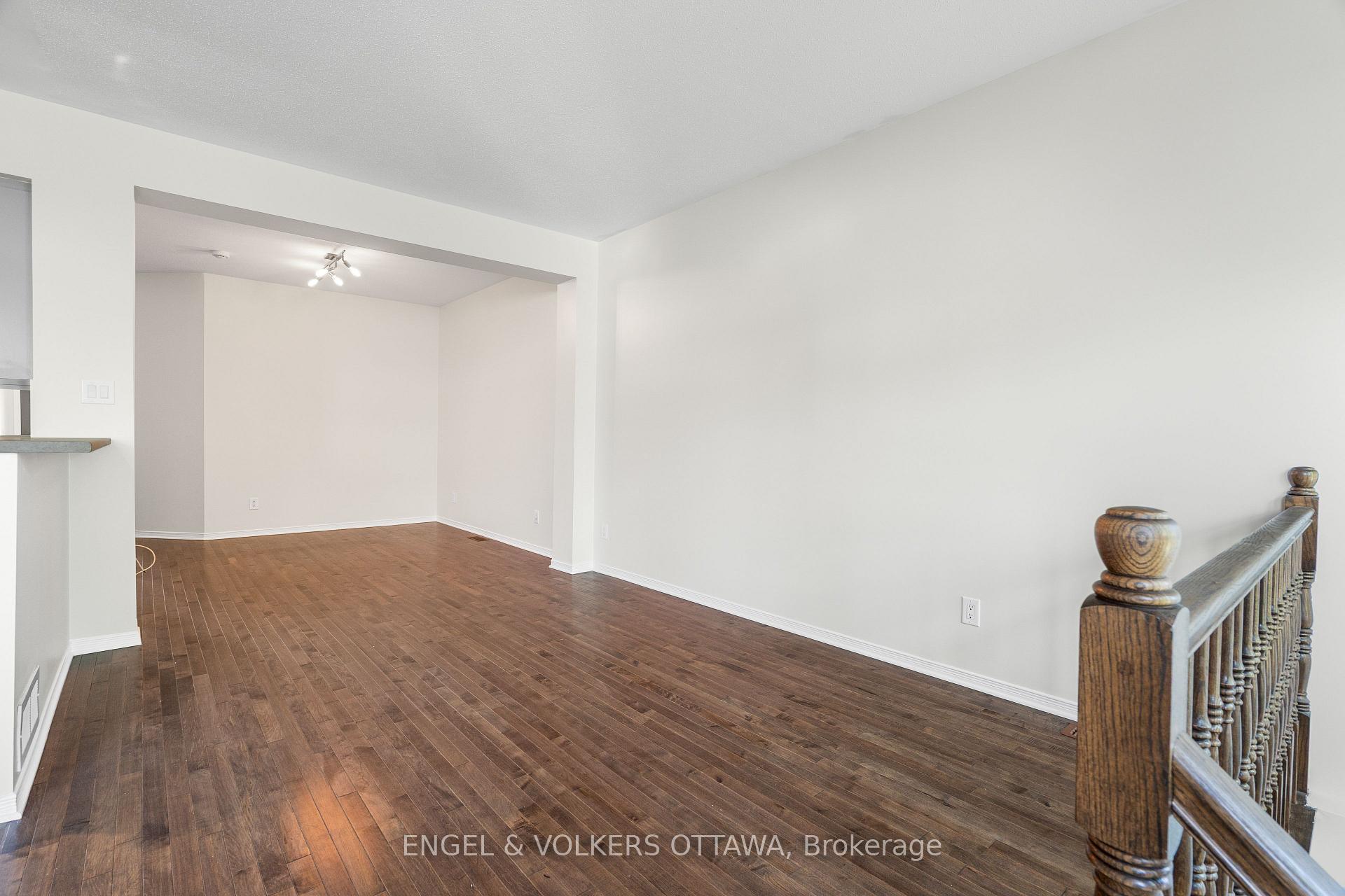Photo 12 of 729 Nakina Way, Ottawa, Riverside South/Gloucester Glen — HOMEH