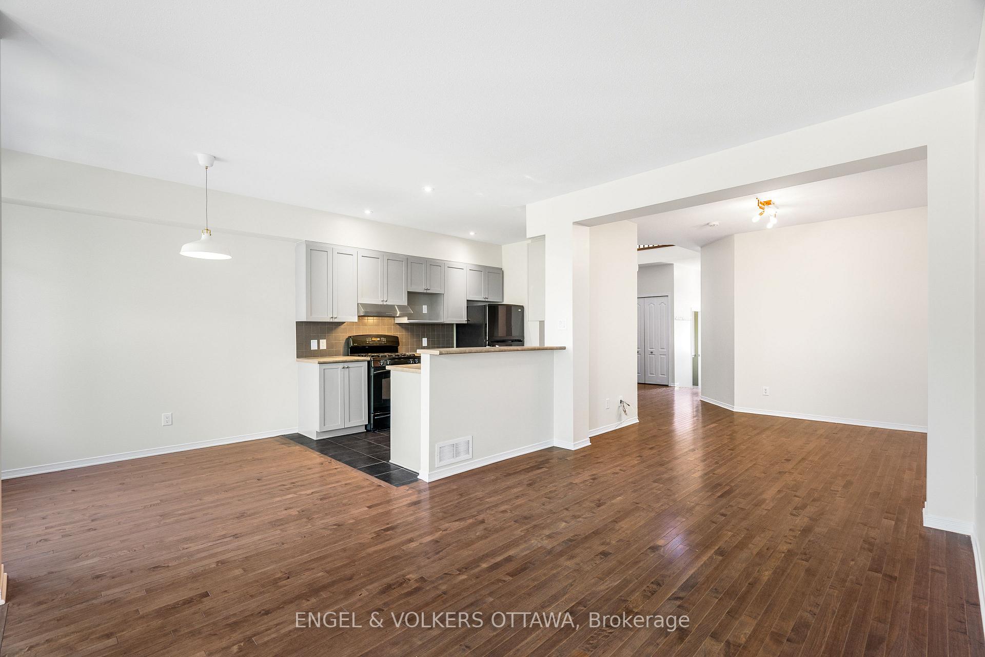 Photo 13 of 729 Nakina Way, Ottawa, Riverside South/Gloucester Glen — HOMEH