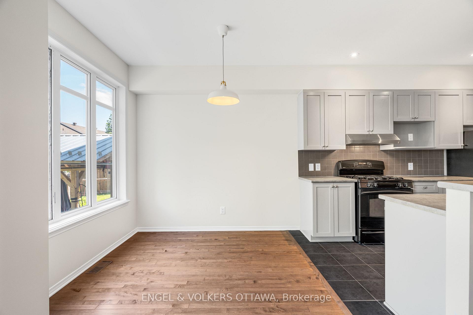 Photo 15 of 729 Nakina Way, Ottawa, Riverside South/Gloucester Glen — HOMEH