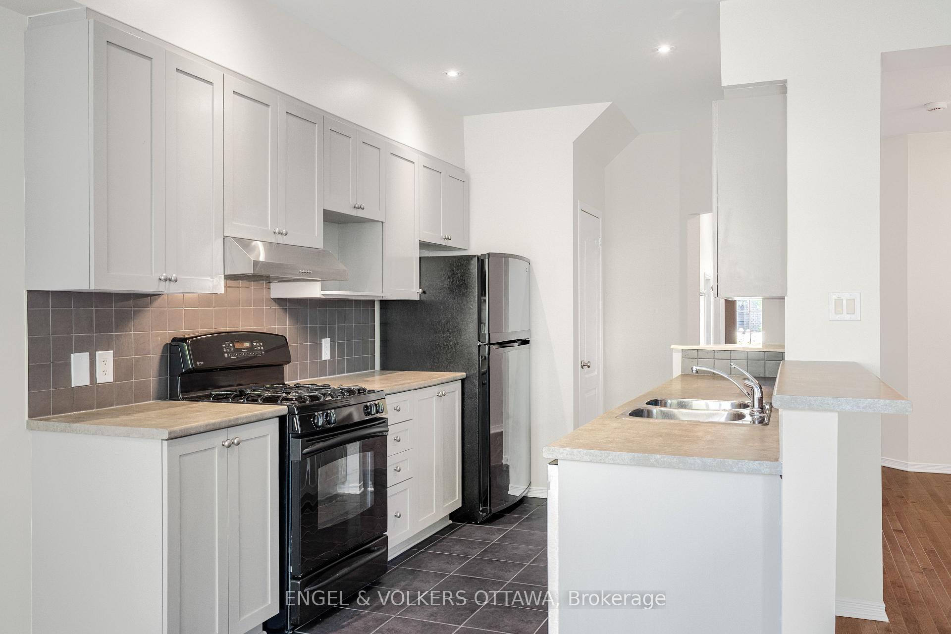 Photo 16 of 729 Nakina Way, Ottawa, Riverside South/Gloucester Glen — HOMEH