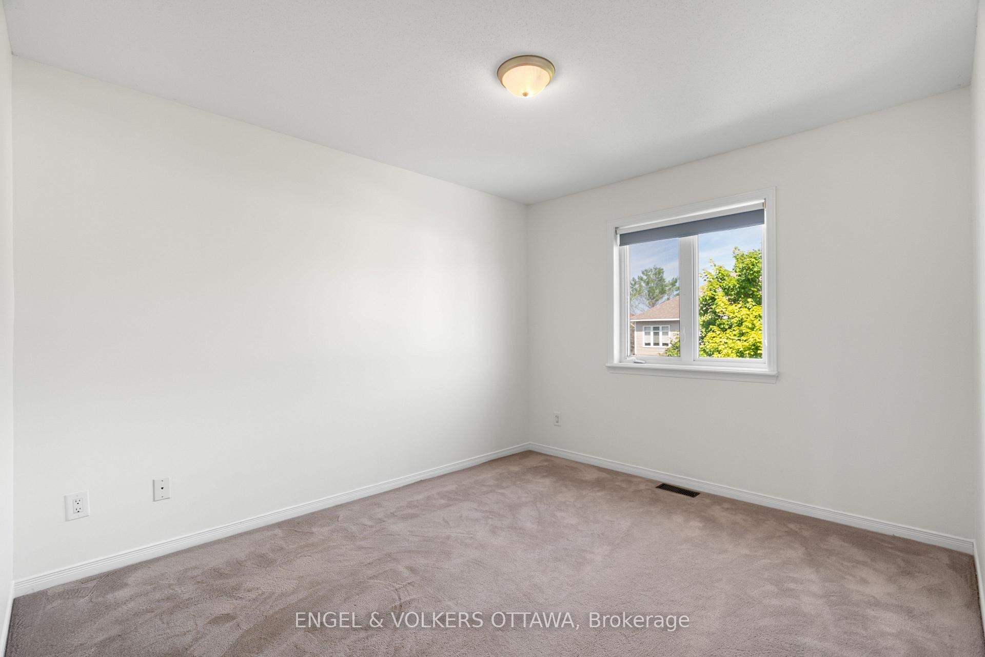 Photo 36 of 729 Nakina Way, Ottawa, Riverside South/Gloucester Glen — HOMEH