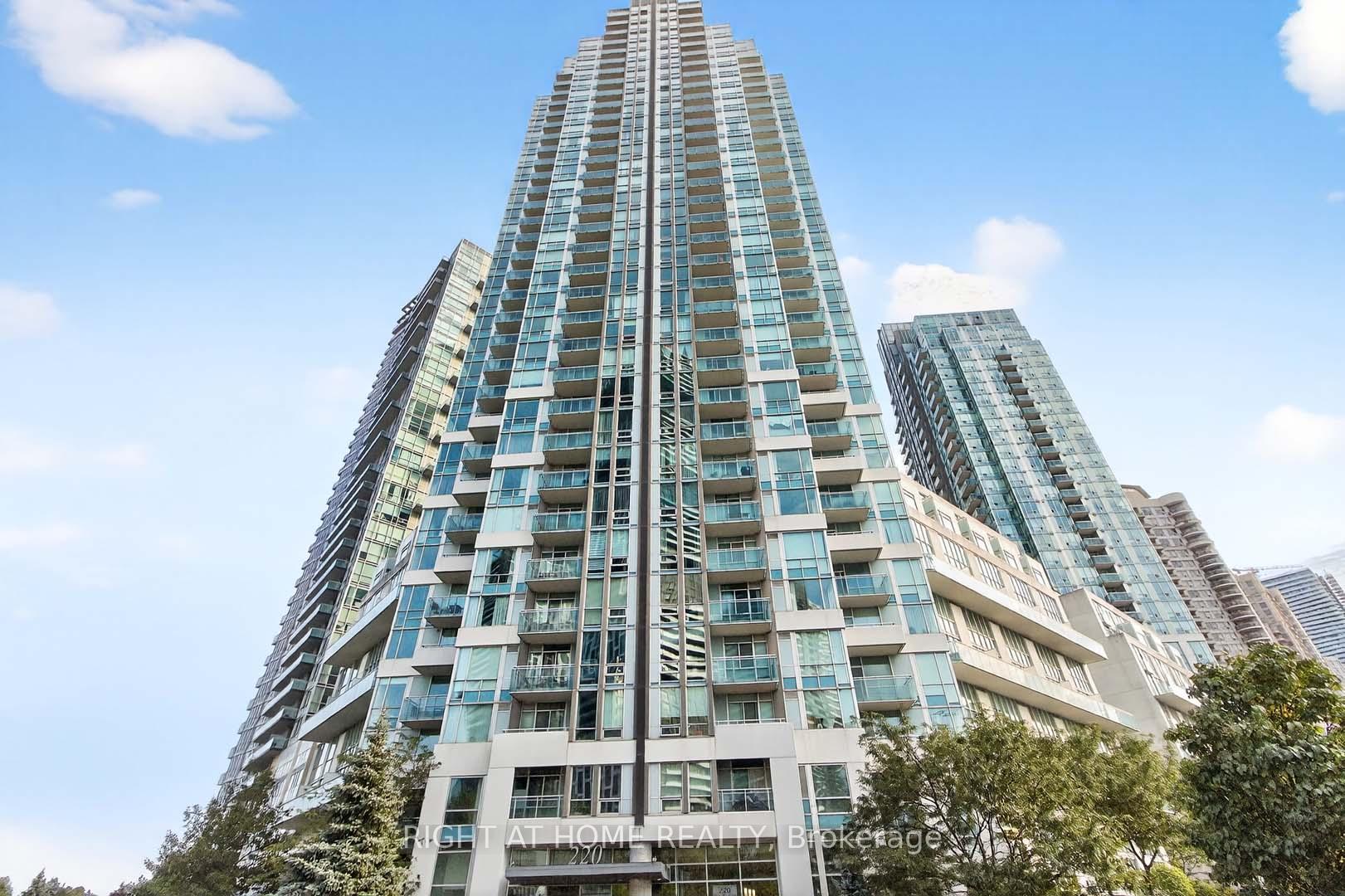 Front of Unit 717, 220 Burnhamthorpe Road W