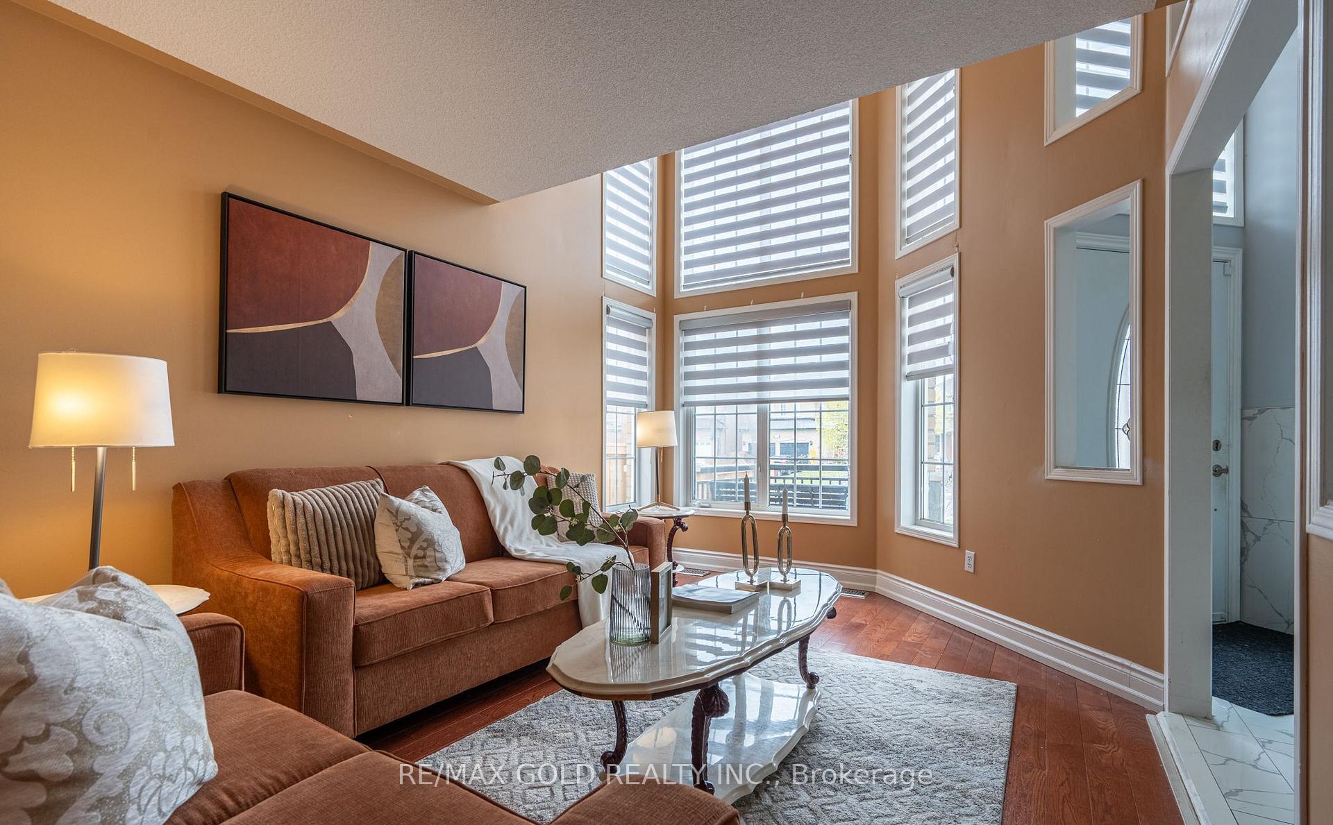 Photo 2 of 104 Sunny Meadow Boulevard, Brampton, Sandringham-Wellington — HOMEH