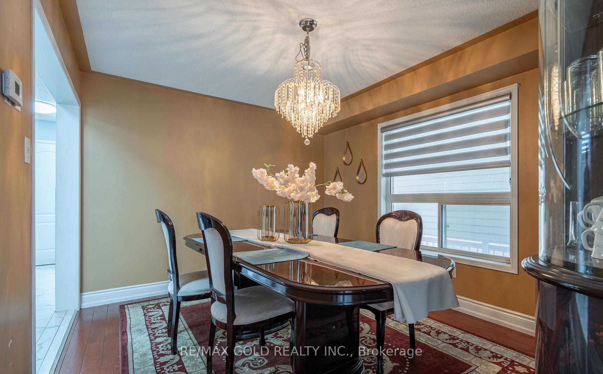 Photo 7 of 104 Sunny Meadow Boulevard, Brampton, Sandringham-Wellington — HOMEH
