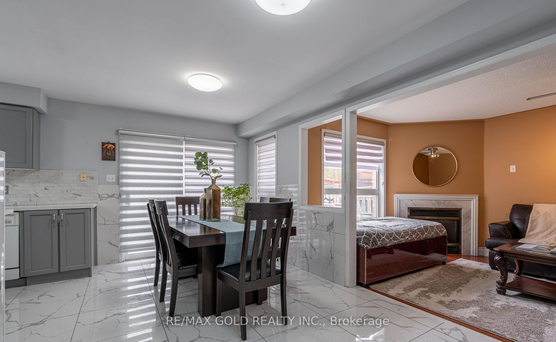 Photo 8 of 104 Sunny Meadow Boulevard, Brampton, Sandringham-Wellington — HOMEH