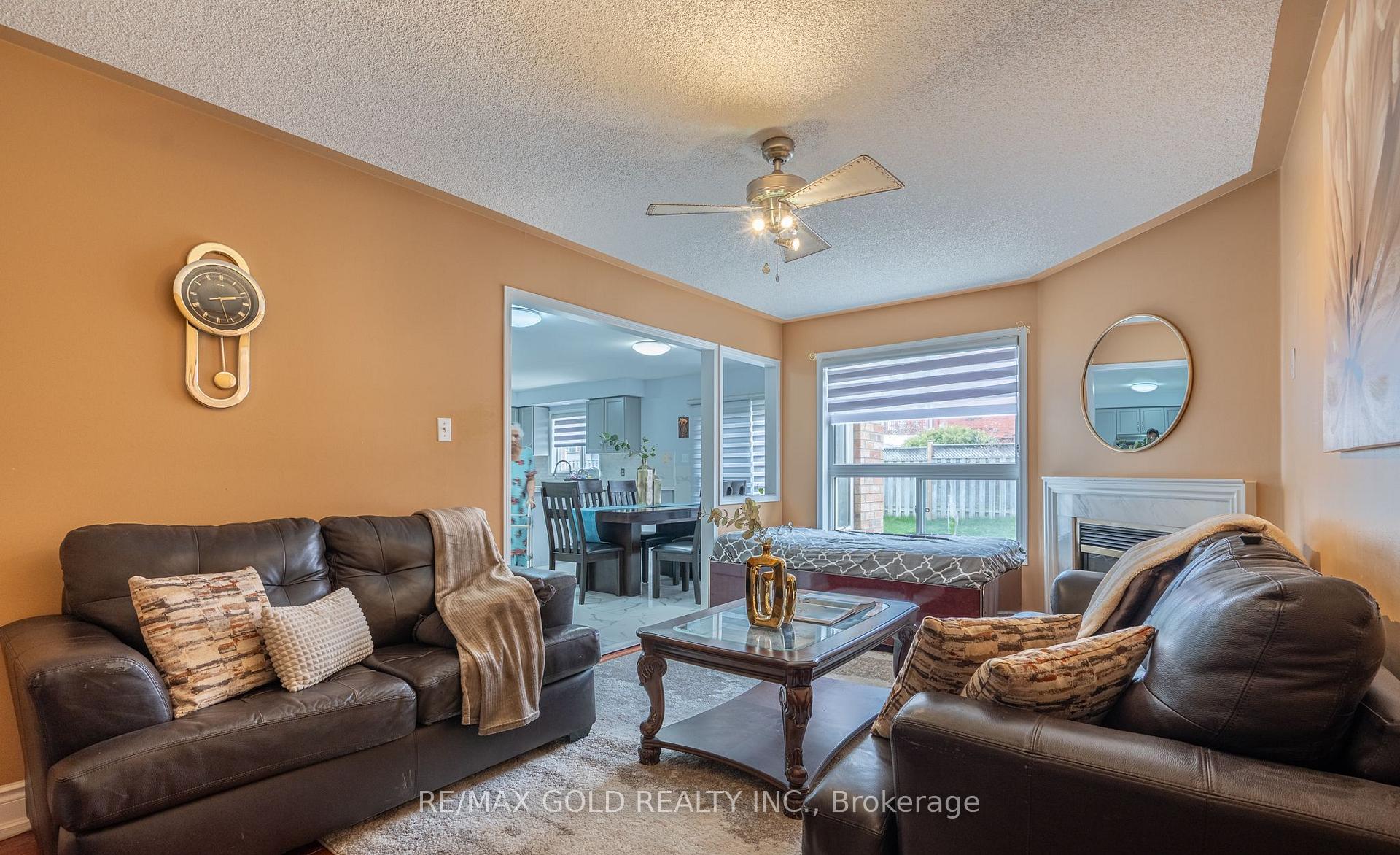 Photo 9 of 104 Sunny Meadow Boulevard, Brampton, Sandringham-Wellington — HOMEH