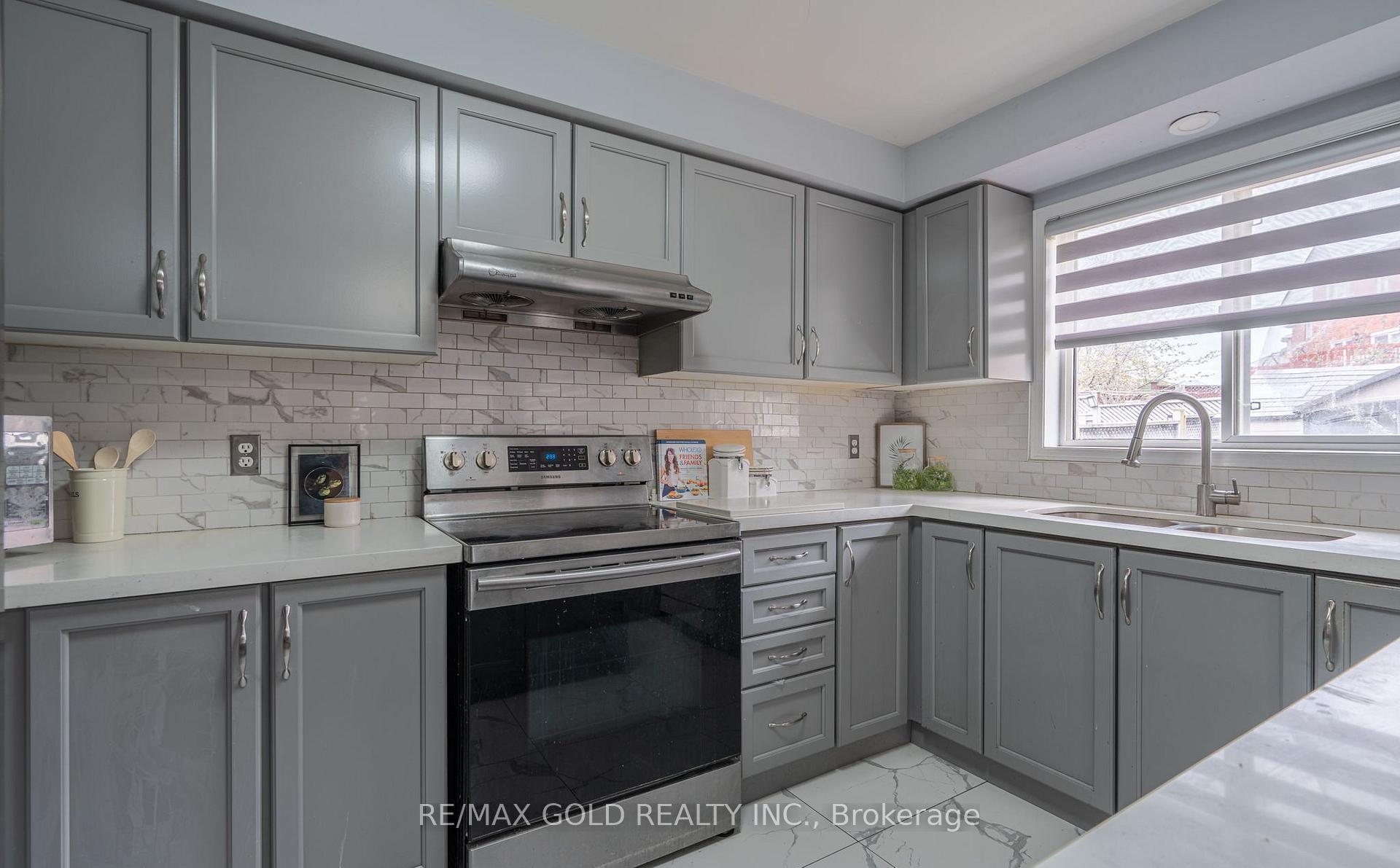 Photo 11 of 104 Sunny Meadow Boulevard, Brampton, Sandringham-Wellington — HOMEH