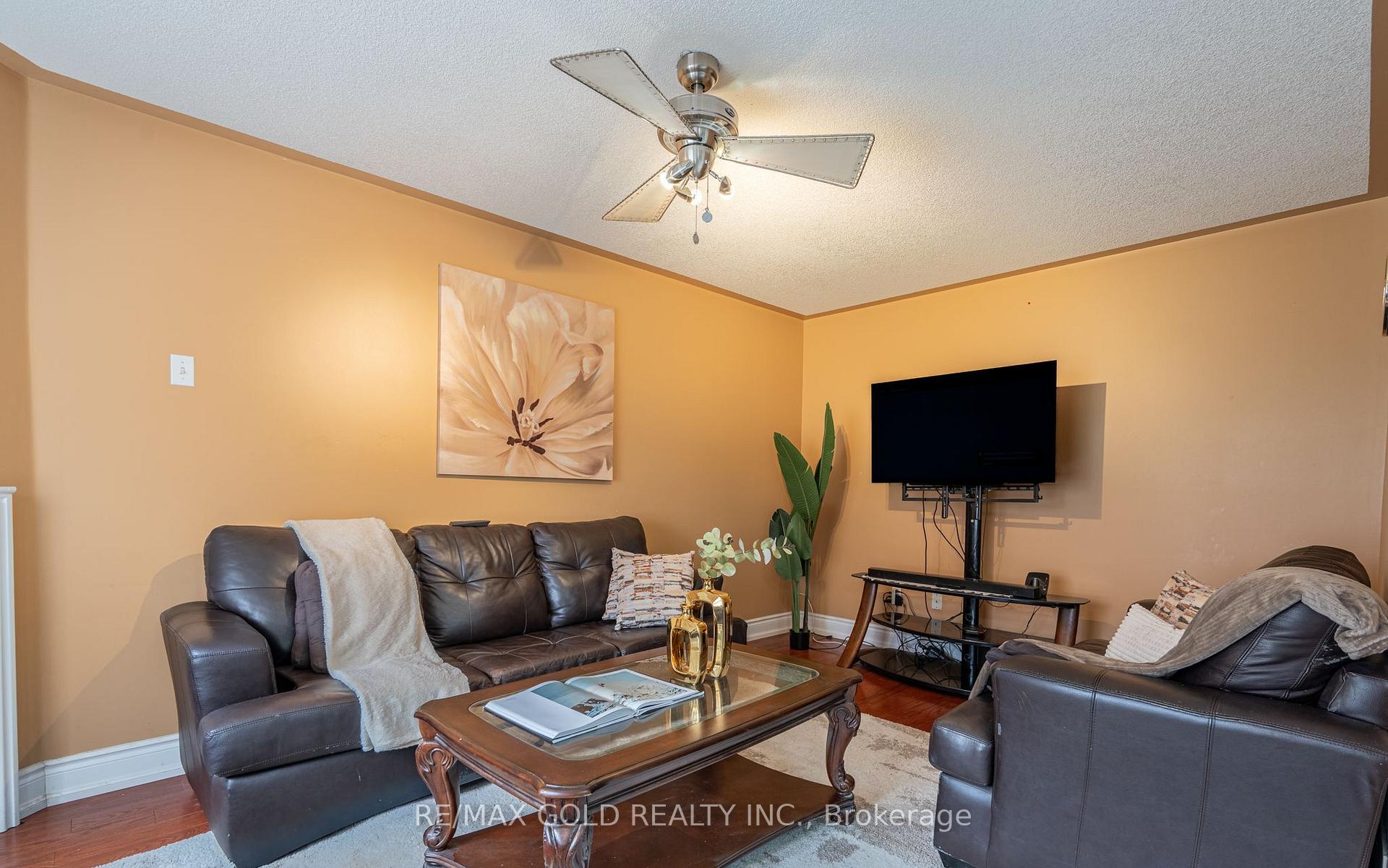 Photo 12 of 104 Sunny Meadow Boulevard, Brampton, Sandringham-Wellington — HOMEH