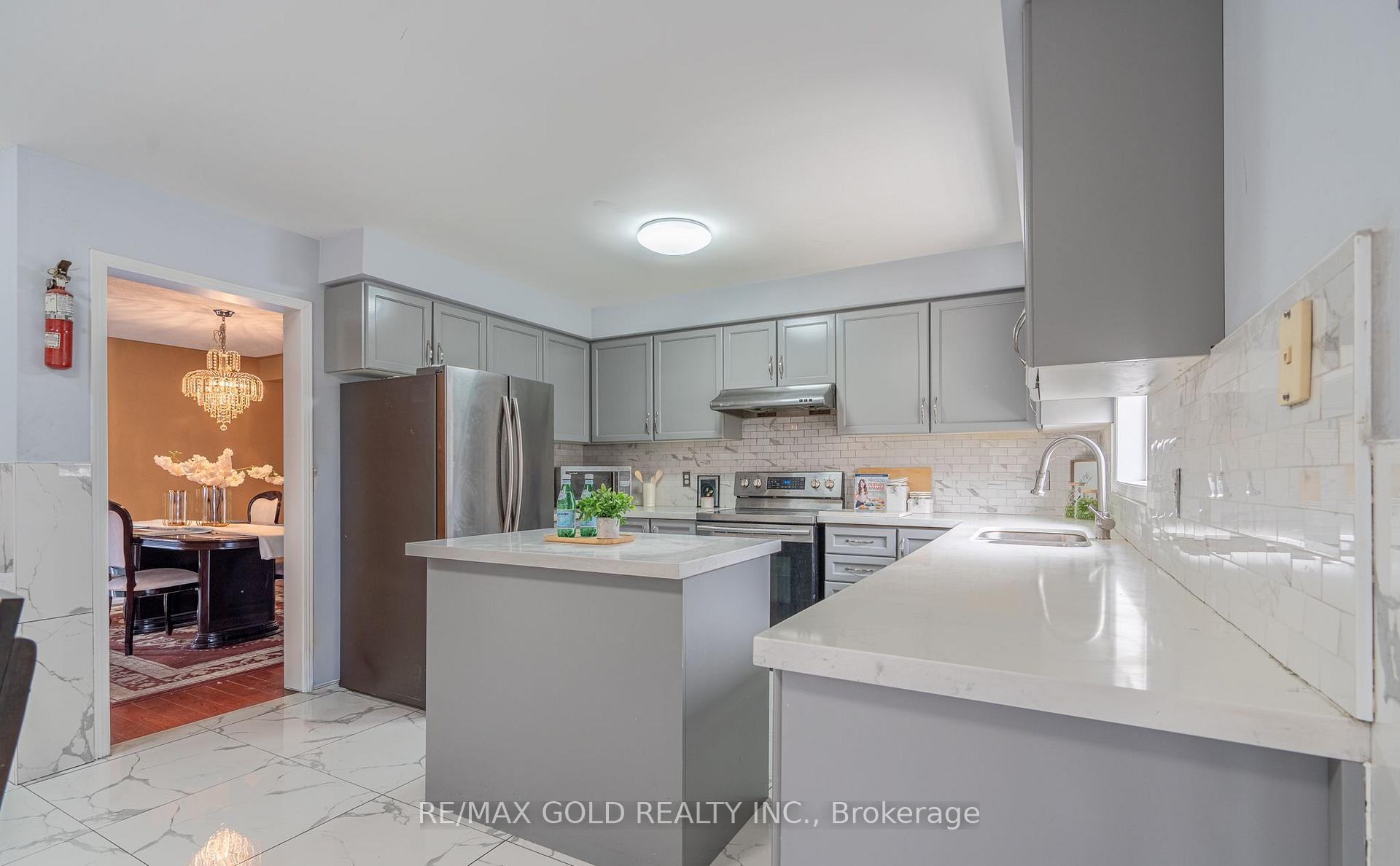 Photo 14 of 104 Sunny Meadow Boulevard, Brampton, Sandringham-Wellington — HOMEH