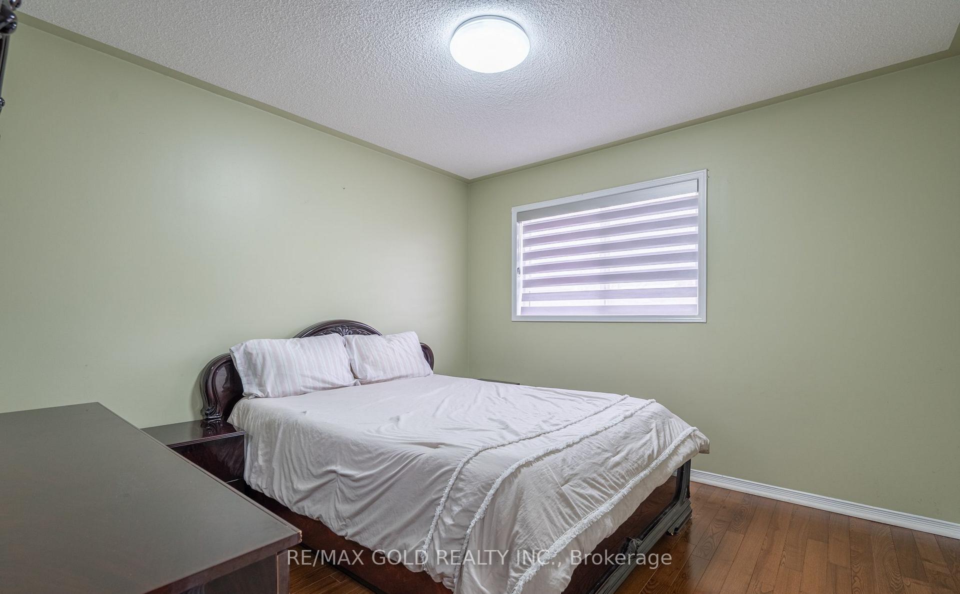 Photo 30 of 104 Sunny Meadow Boulevard, Brampton, Sandringham-Wellington — HOMEH
